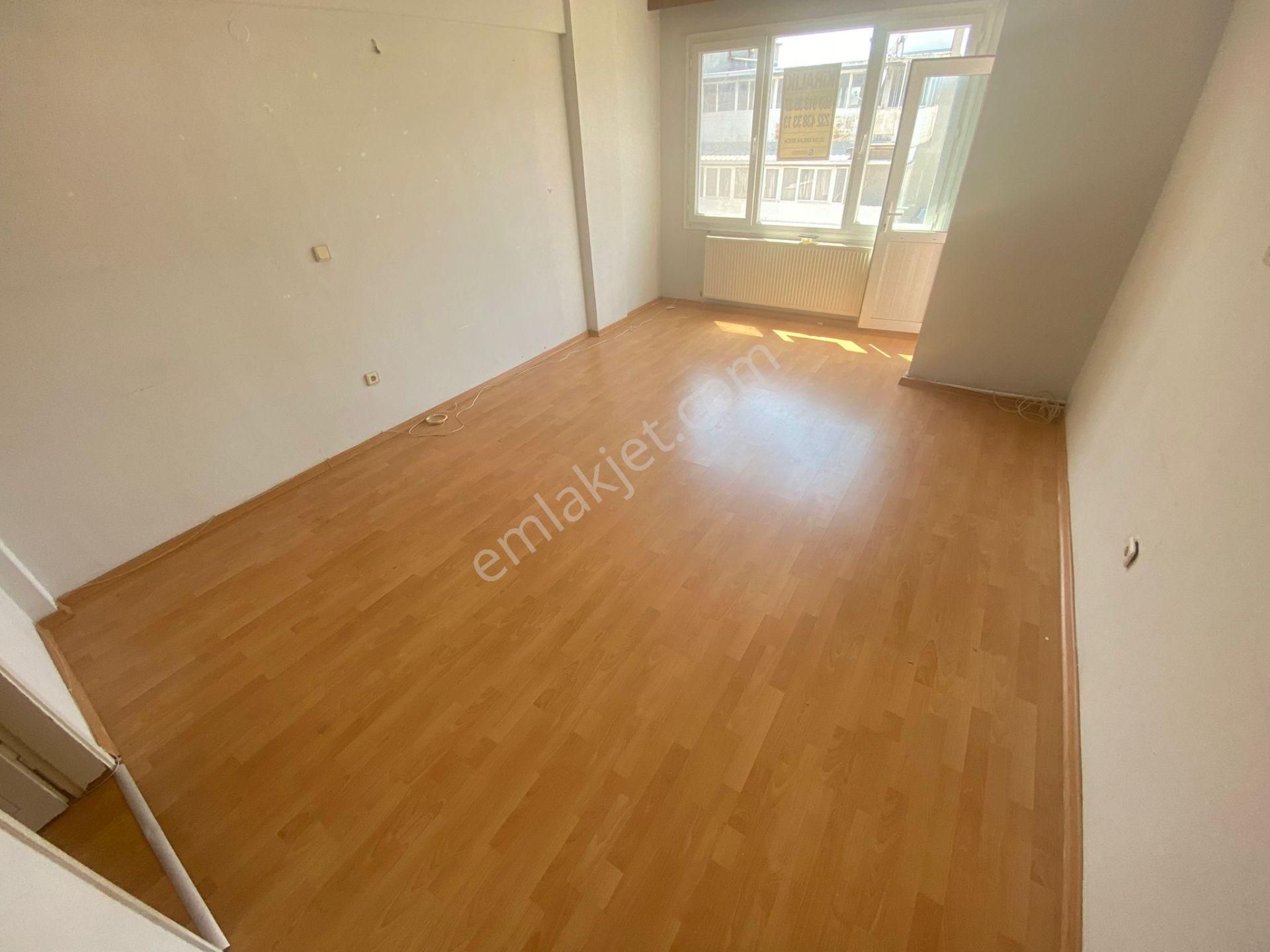 Buca Laleli Mahde 2+1 90m2 Doğalgazlı Havadar Kiralık Daire - Görsel 2
