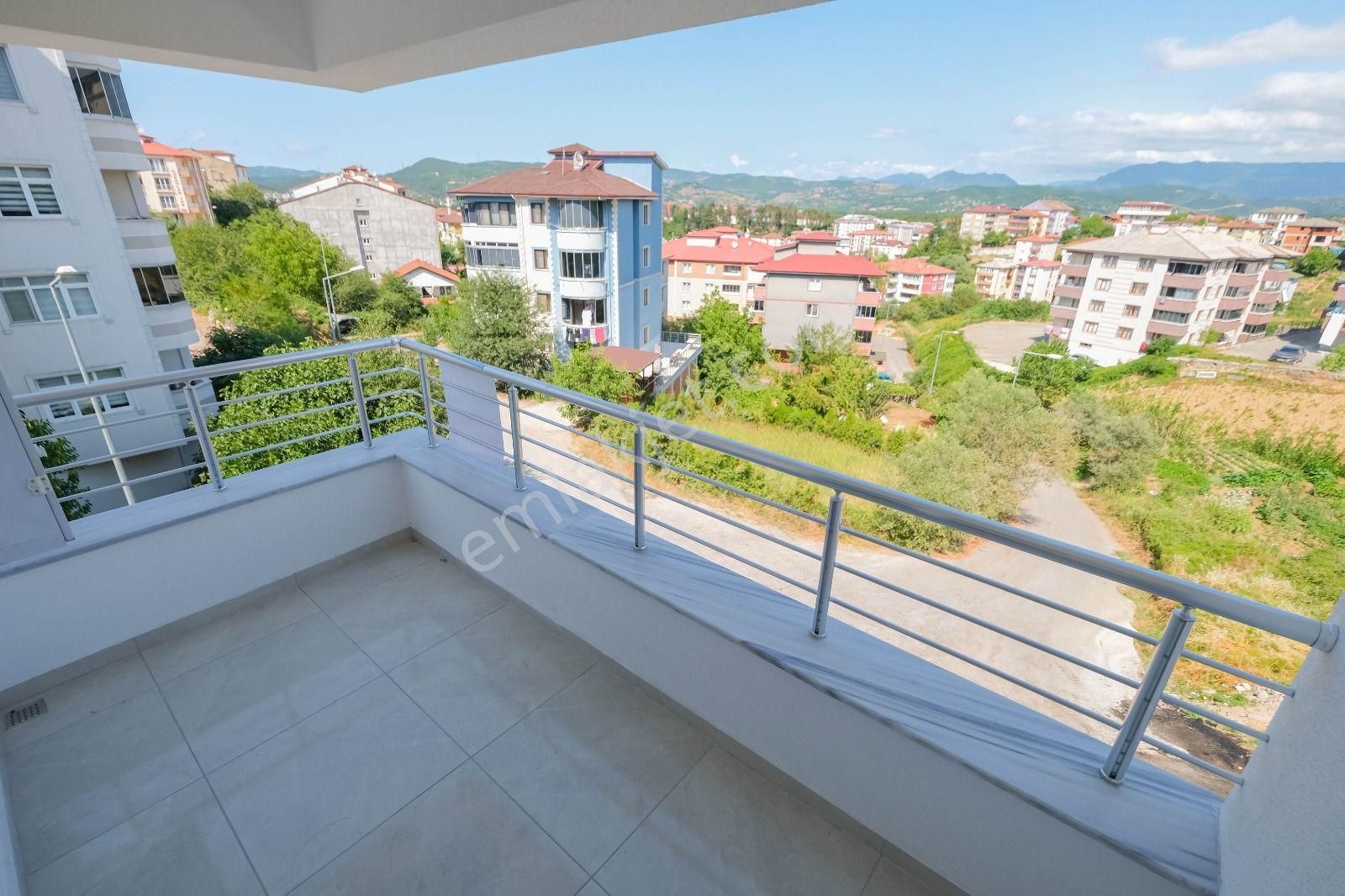 Esentepede Merkeze Yakın Kiralık 1+1 (0) Bina