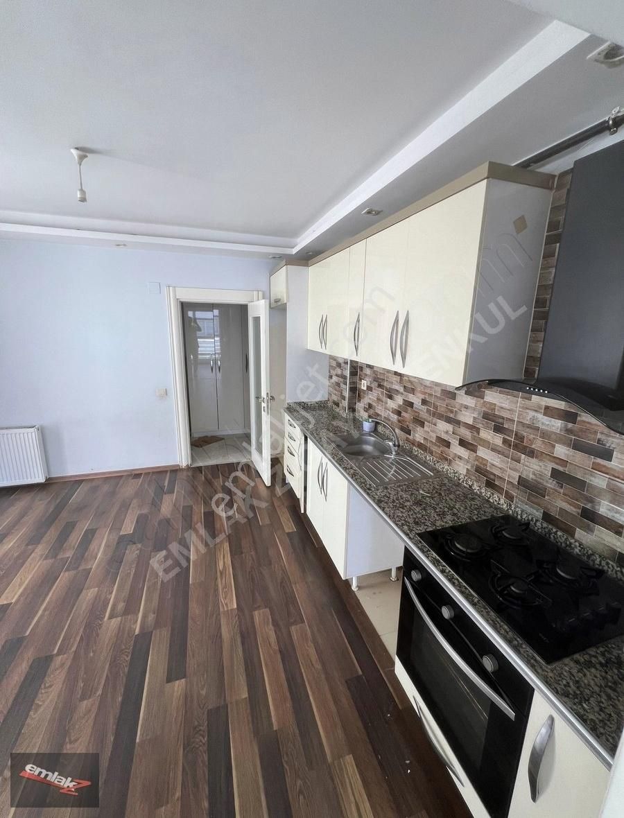 Emlak Z' Den ⫸⫸ Mezitli Fatih Mah.de 1+1 Ara Kat Kiralık Daire