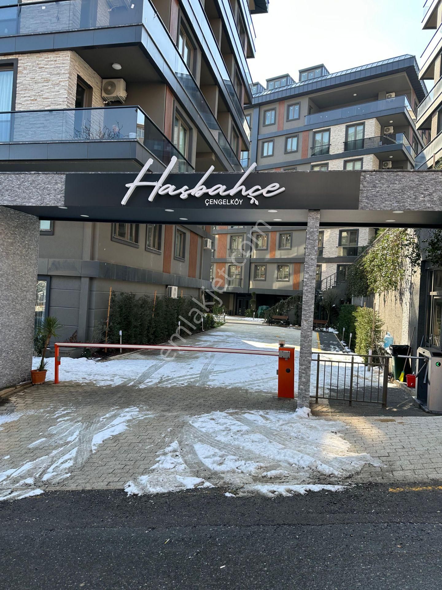 Hasbahçe Çengelköy Sitesi 3+1 Otoparklı Havuzlu