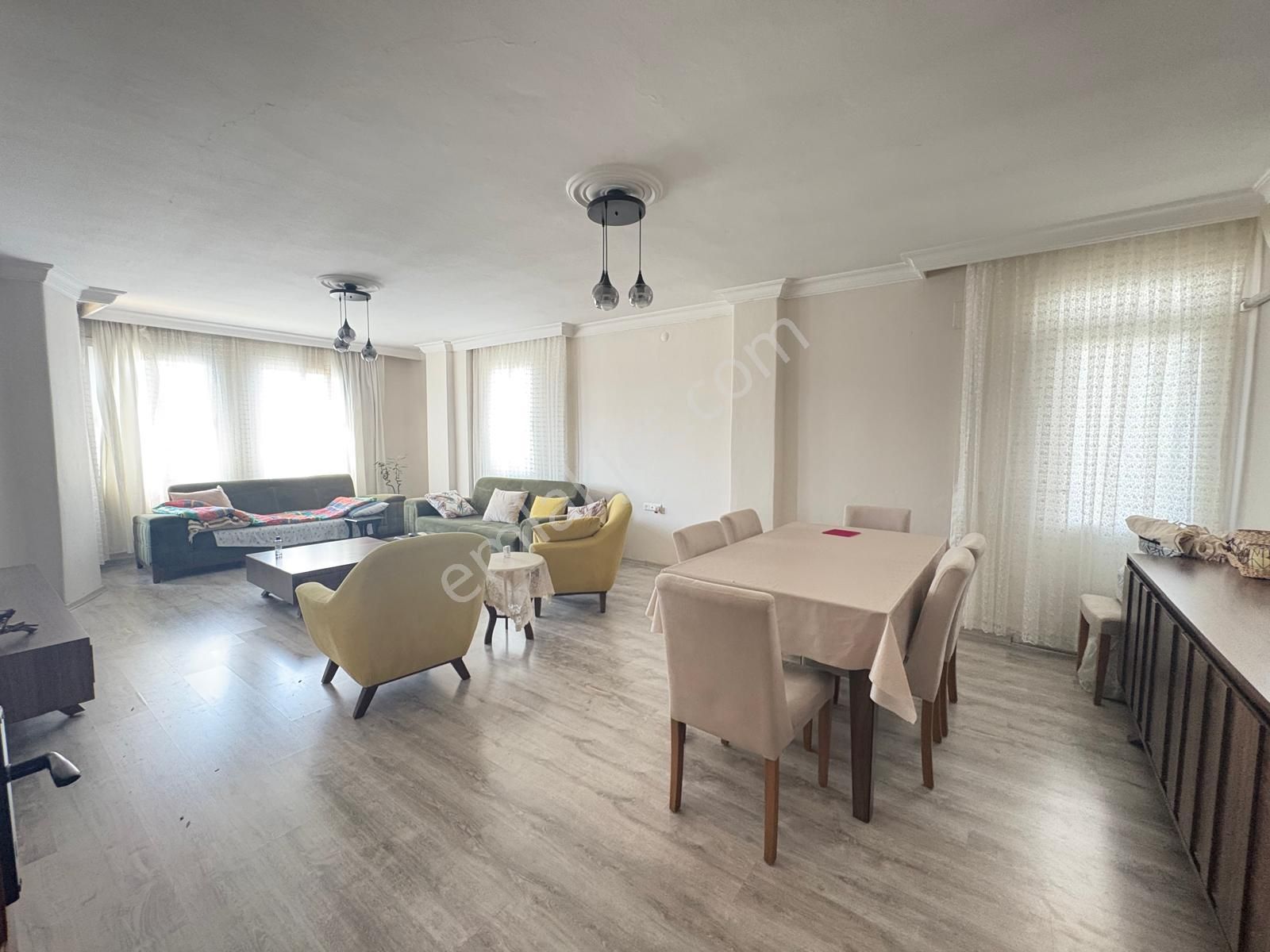 Prestij'den Cumhuriyet'te Asansörlü Sosyete Civarı 4+1 Daire