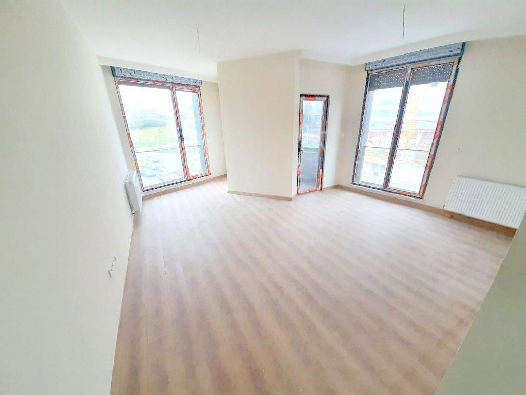 Kaçmaz'dan Küçükyalı Metro'da 3+1 Yeni Bina Ön Cephe