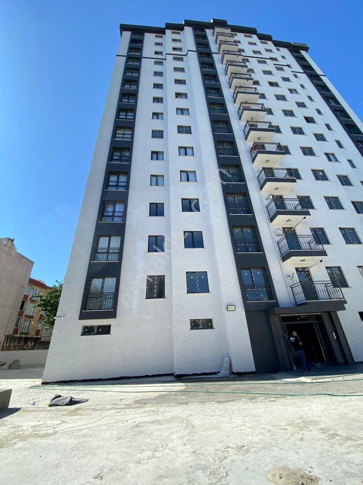 Bağcılar Çınar Mah Sitede Satılık Daire 2+1