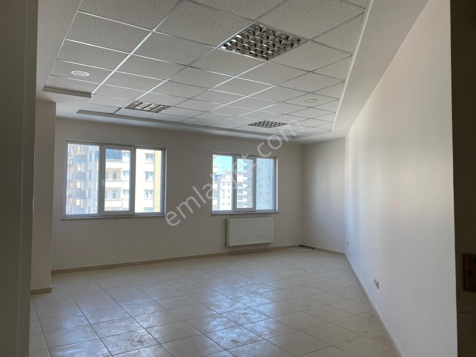 Hanedan Gyo'dan Yasem İş Merkezin'de Manzaralı Kiralık 3+1 Ofis