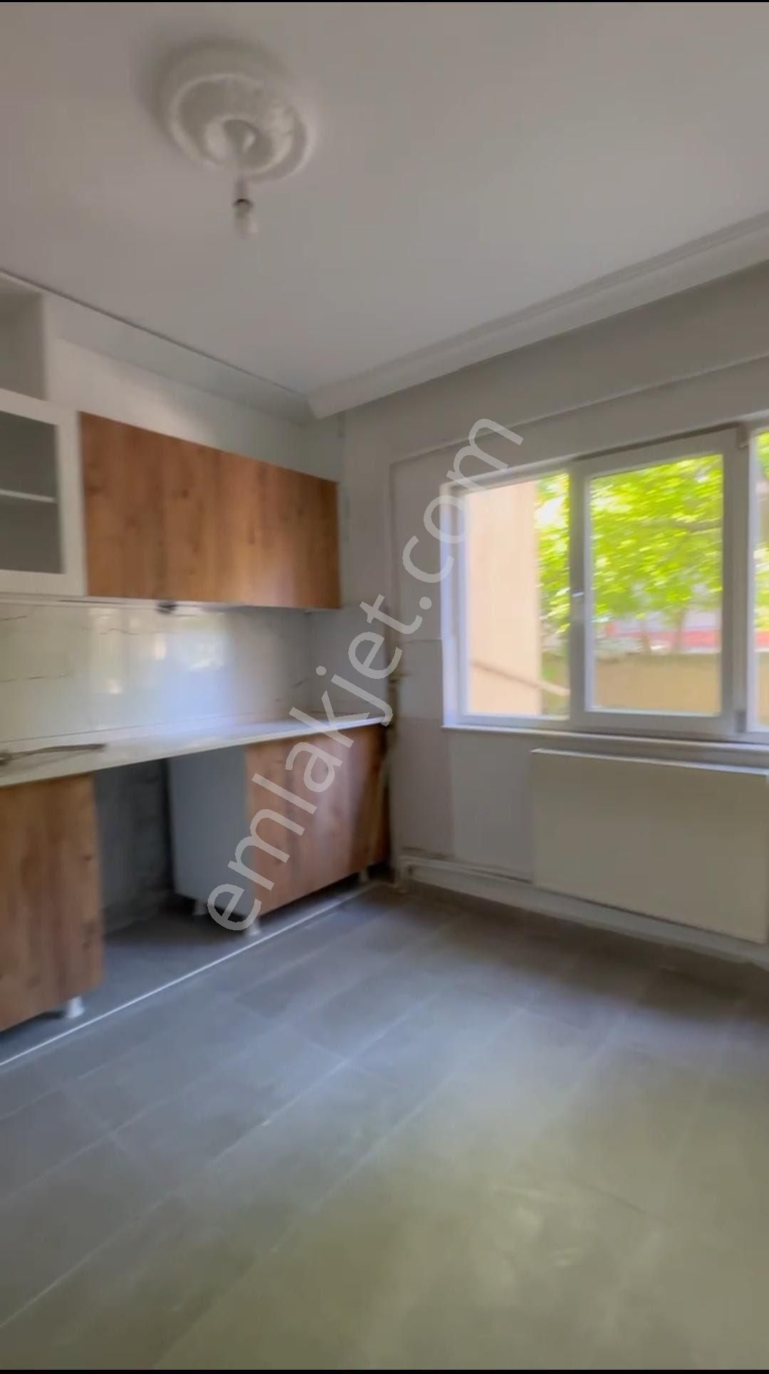 Acil Satılık 2+1 Bilecik İsmetpaşa Mah Çarşı İçinde Daire