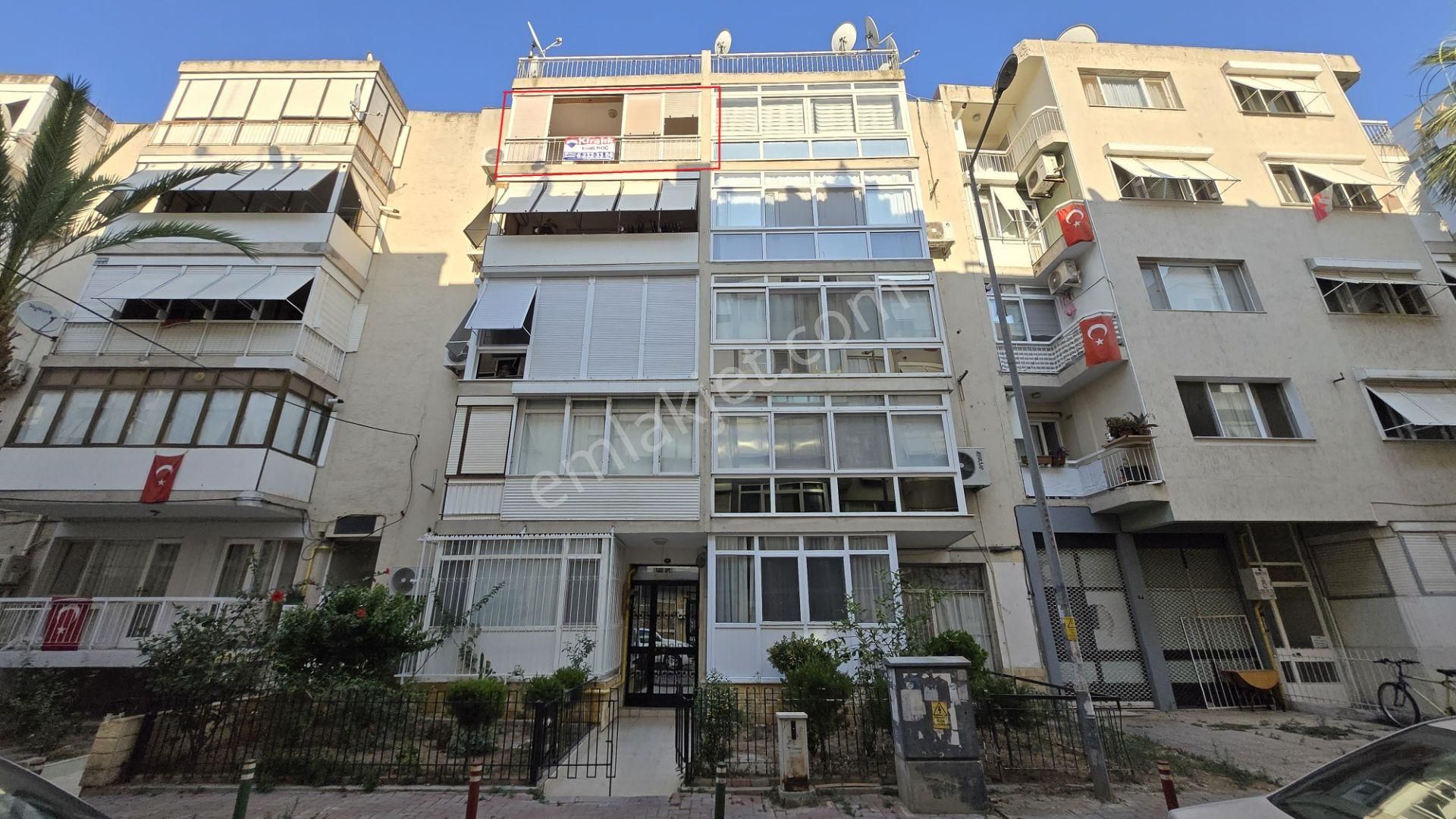Karşıyaka Müjgan Barutçu Sokağında Doğalgazlı 3+1 Kiralık Daire