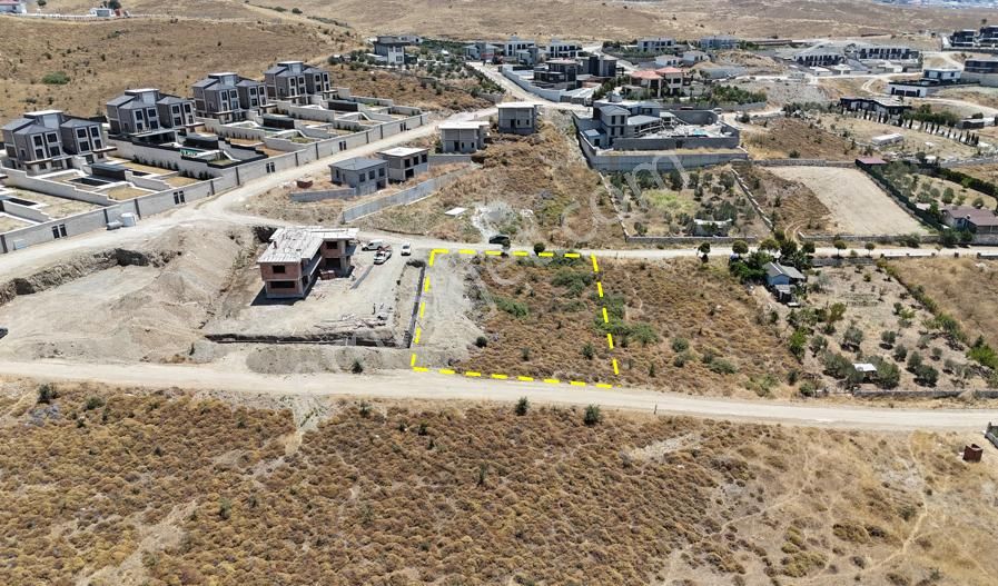 Seferihisar Düzce'de Manzaralı Yapılaşmaya Uygun Arsa