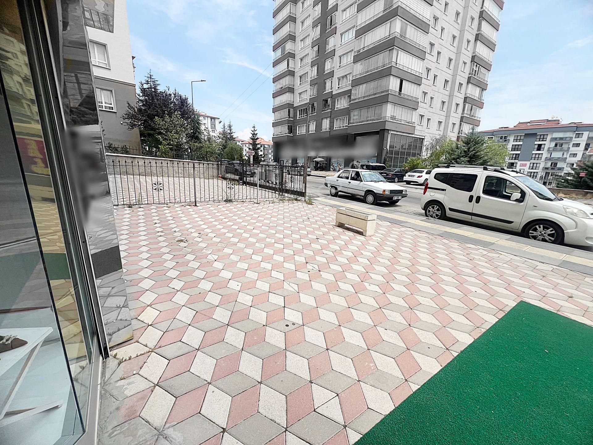 Sorgun Cadde De Geniş Vitrin Ön Cephe Hazır Kiracılı Yatırımlık