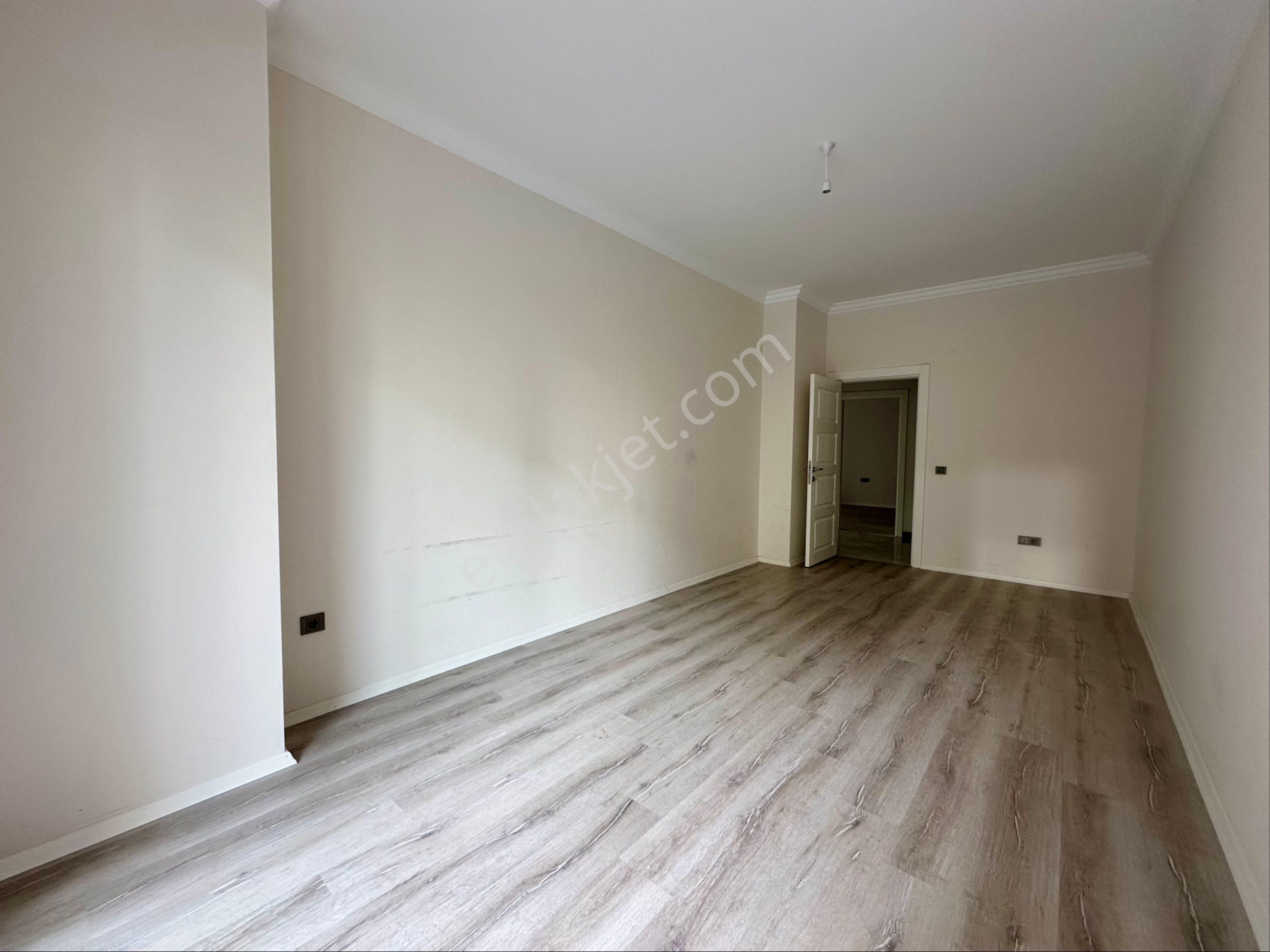 Mahmutlar’da Acil Satılık 3+1 160m2 Ayrı Mutfak Daire - Görsel 18