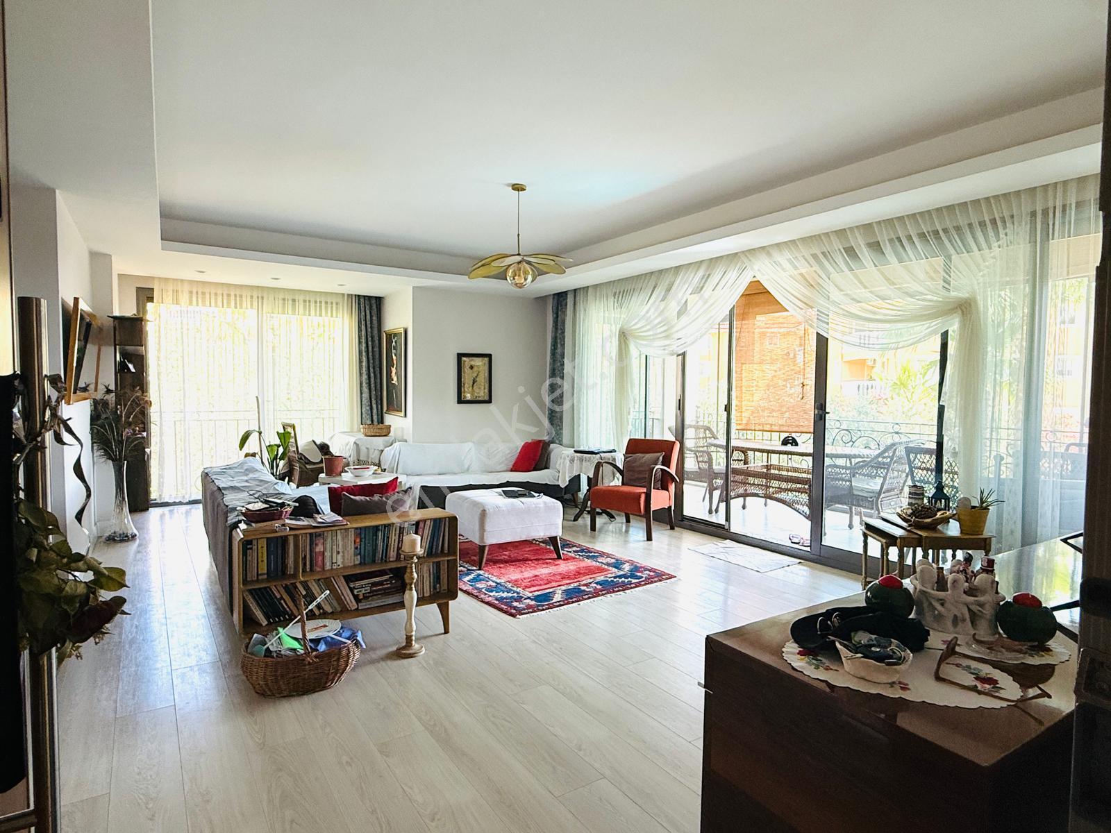 Marina'da Arte Mare Sitesinde Deniz Manzaralı 2+1 Daire Satılık - Görsel 3