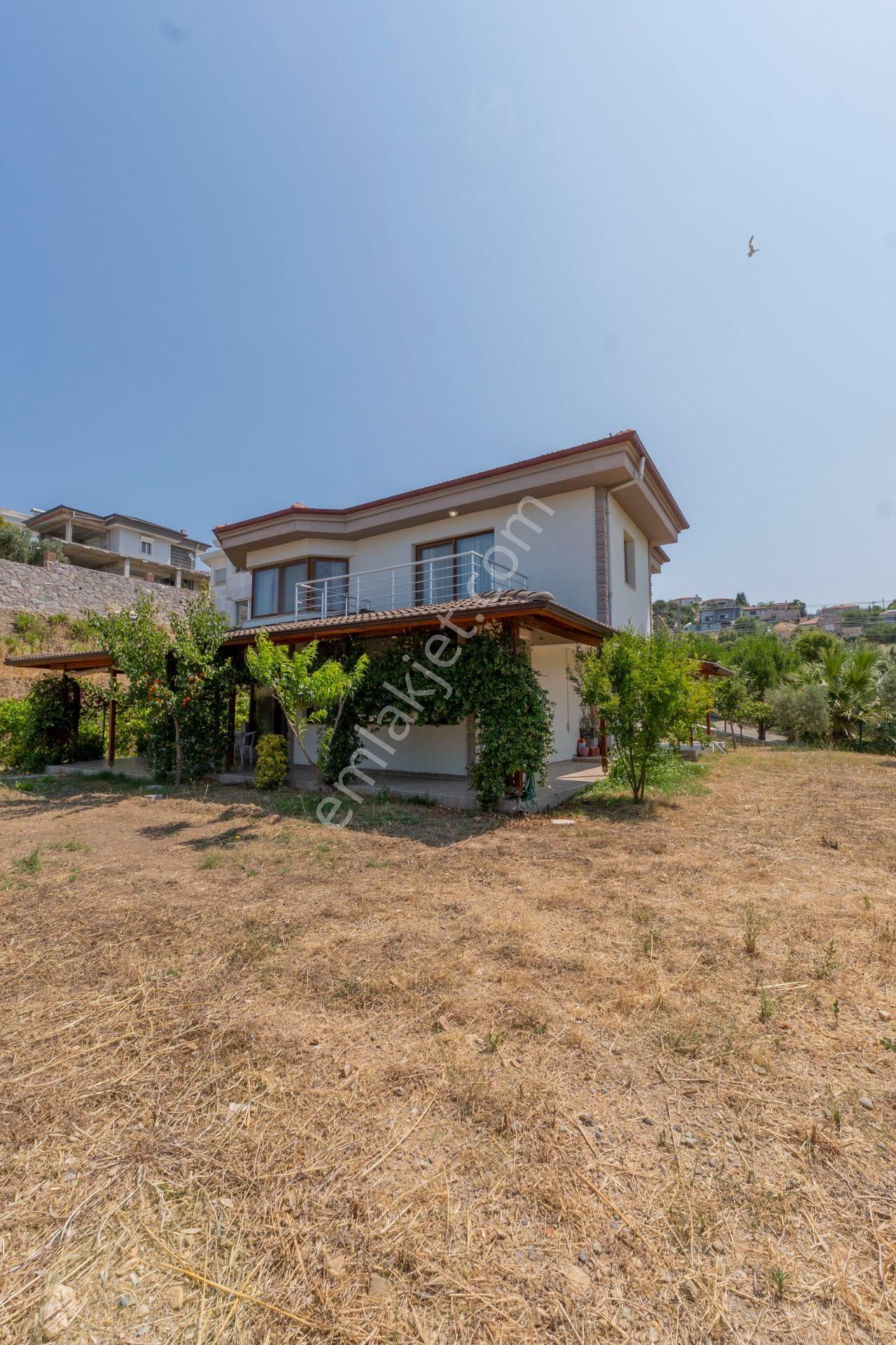 Ulamış Güzel Çiftlik Villaları Sitesinde 1.007 M² Arsa İçinde 3+1 Dubleks Villa