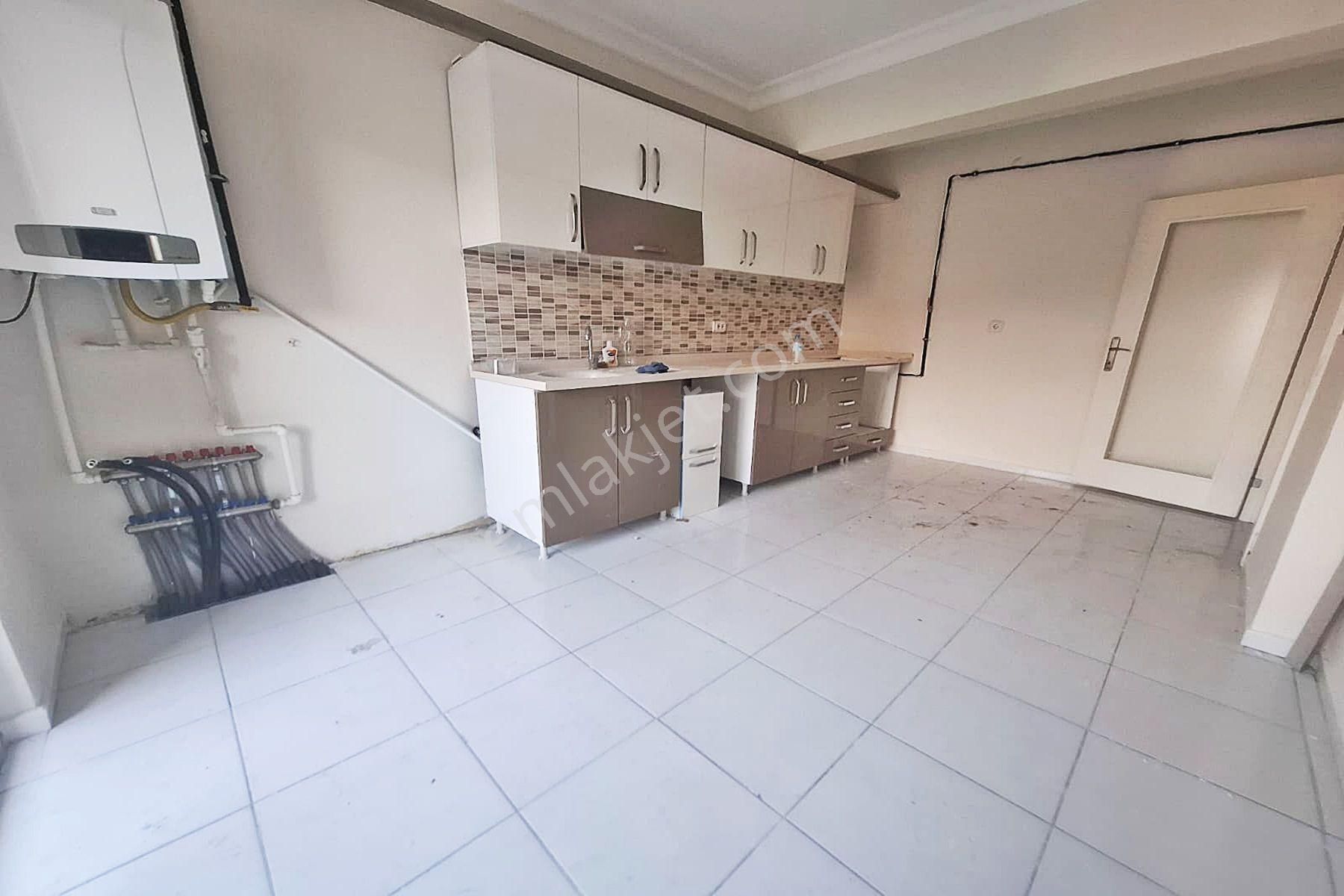 Yayla'da 4+1 Asansörlü 170m2 Kot1'de Balkonlu Satılık Daire - Görsel 4