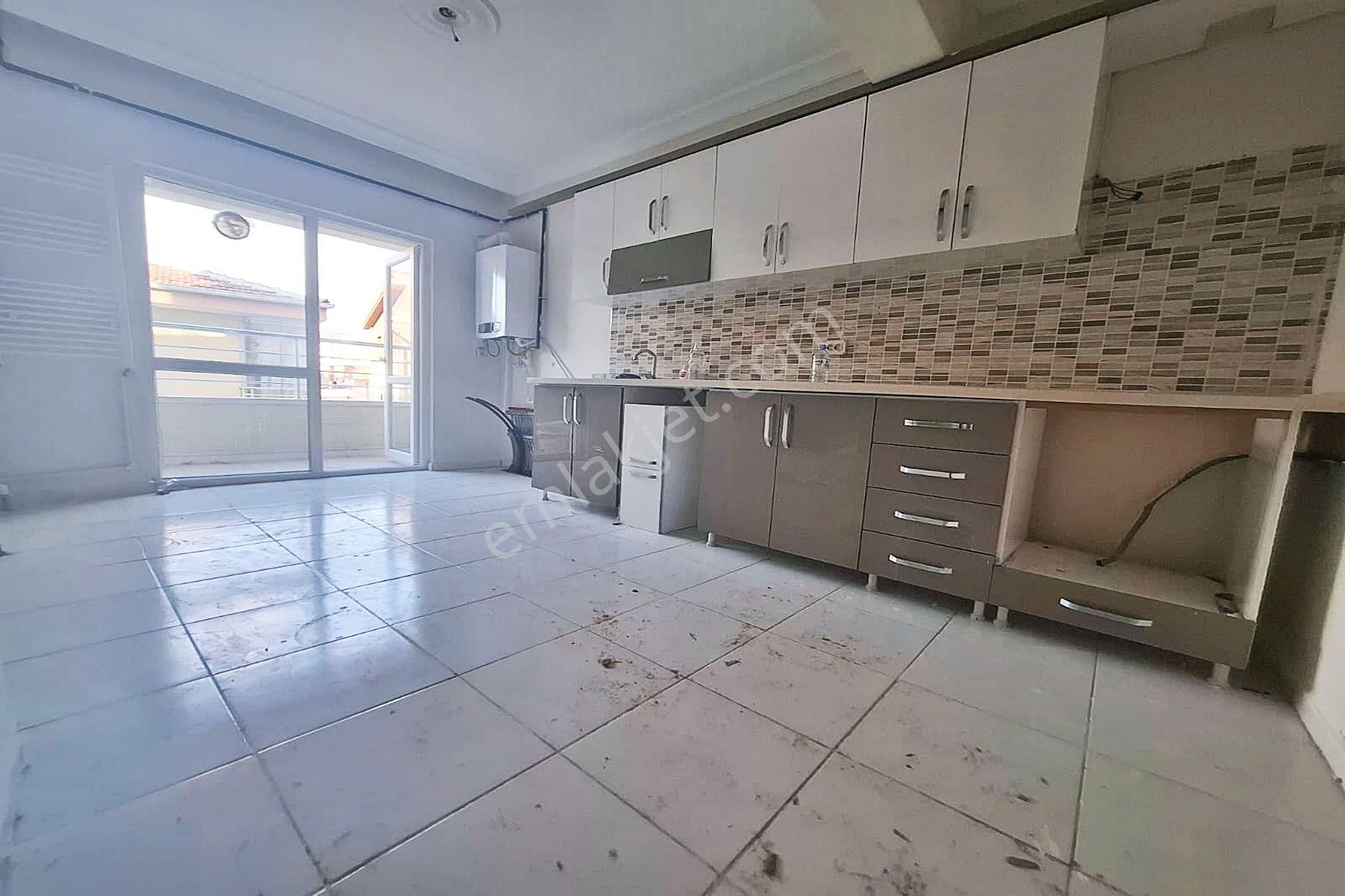 Yayla'da 4+1 Asansörlü 170m2 Kot1'de Balkonlu Satılık Daire - Görsel 2