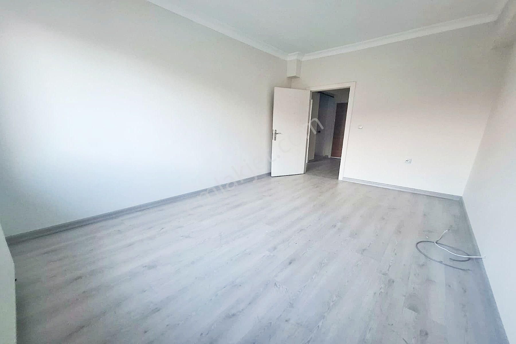 Yayla'da 4+1 Asansörlü 170m2 Kot1'de Balkonlu Satılık Daire - Görsel 16