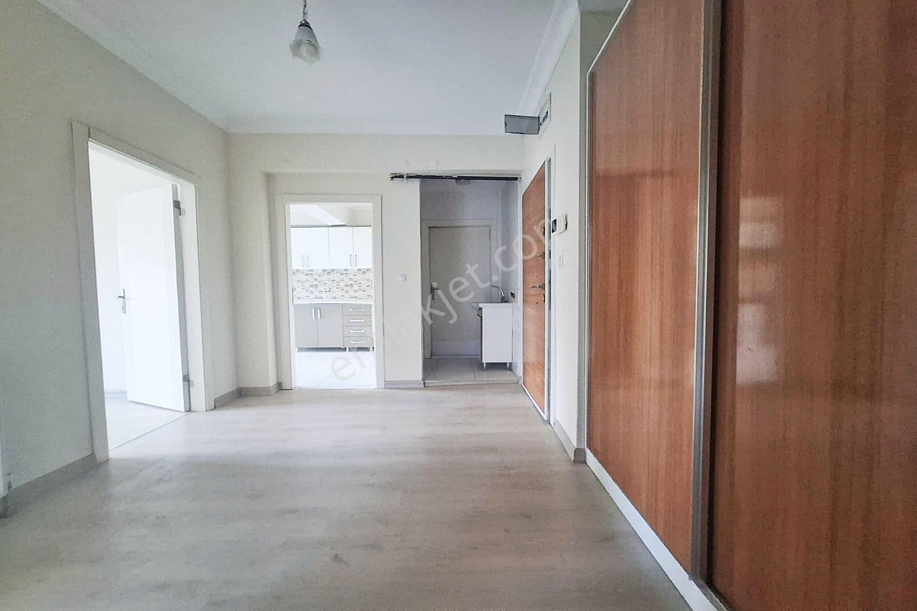 Yayla'da 4+1 Asansörlü 170m2 Kot1'de Balkonlu Satılık Daire - Görsel 13