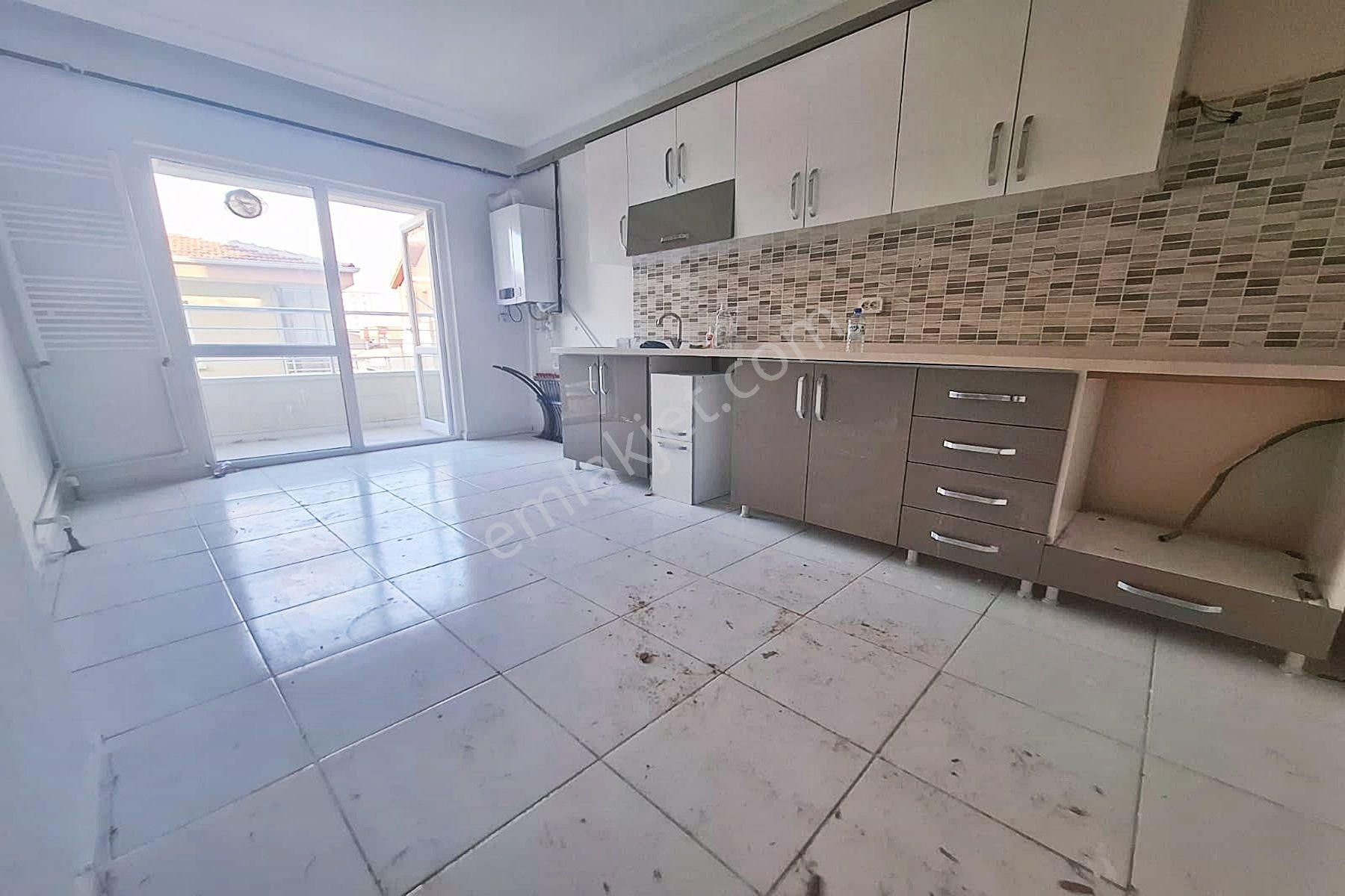 Yayla'da 4+1 Asansörlü 170m2 Kot1'de Balkonlu Satılık Daire - Görsel 3