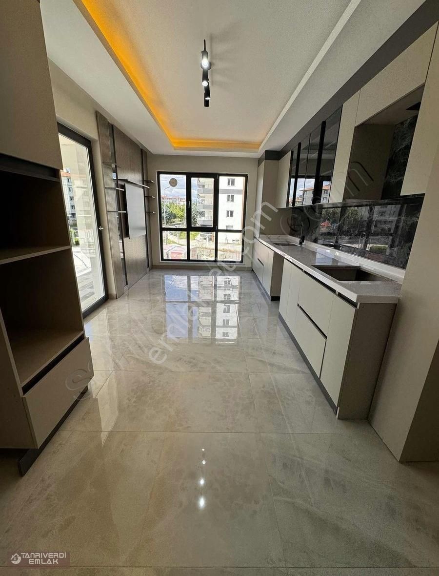 Tanrıverdi'den Satılık Lüx Sitede 4+1 Daire