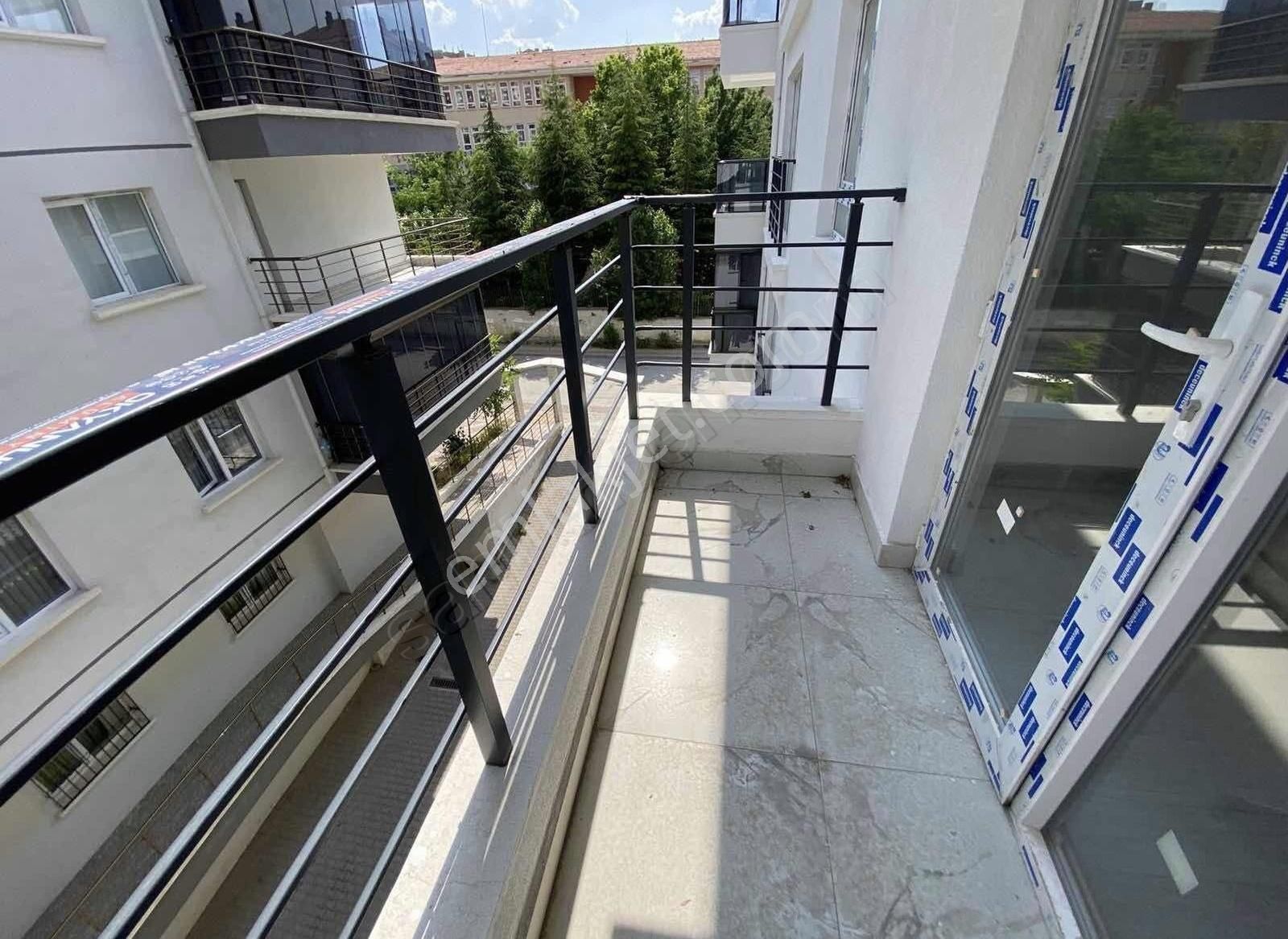 Derman'dan*muradiye Kolleji Karşısı*asansörlü*2.kat*3+1