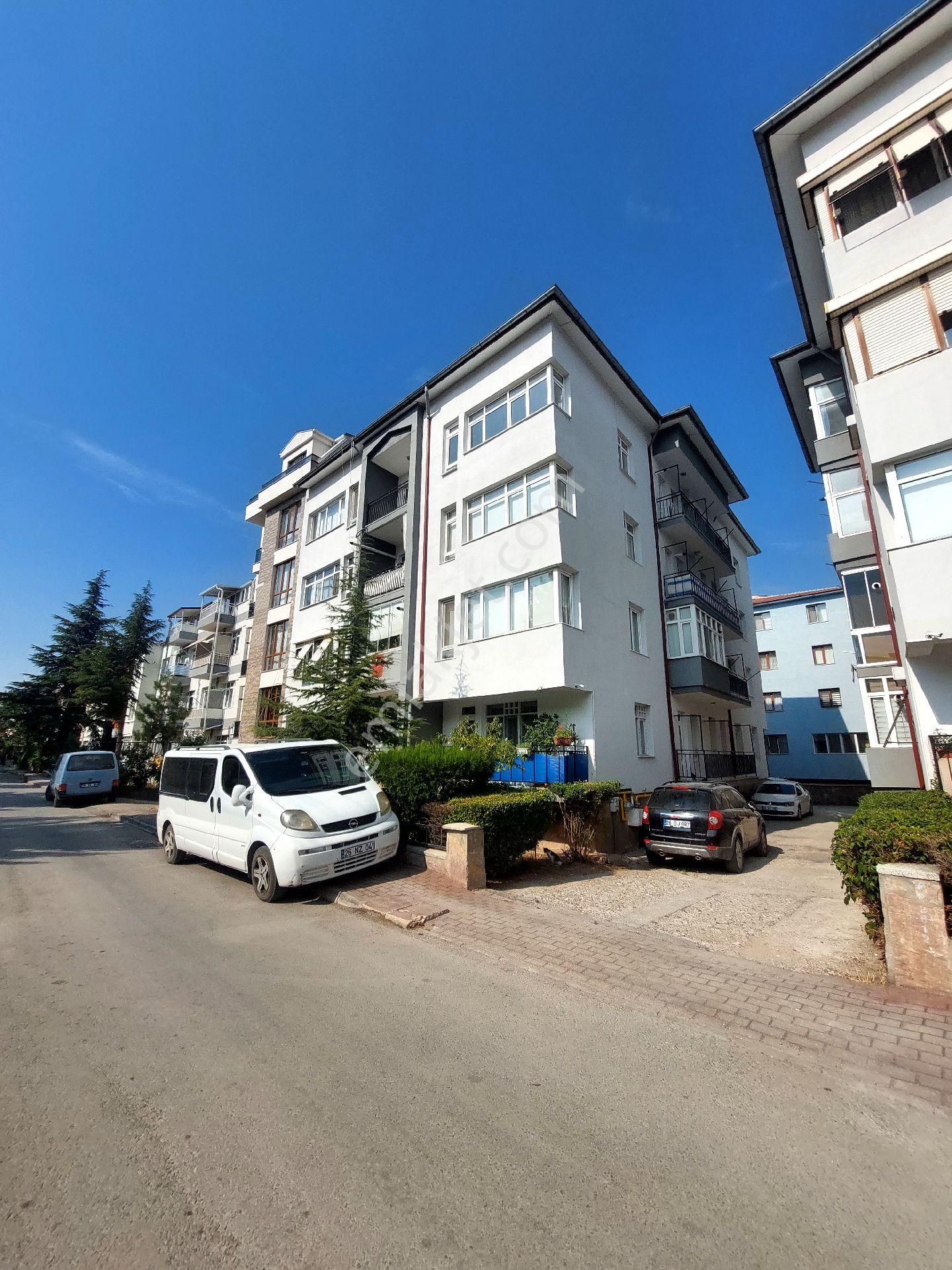 Oldpol Emlak'tan Iller Bankası Yanı Butun Odalar Yenı Parke Boyalı Badanalı Kıralık 3+1