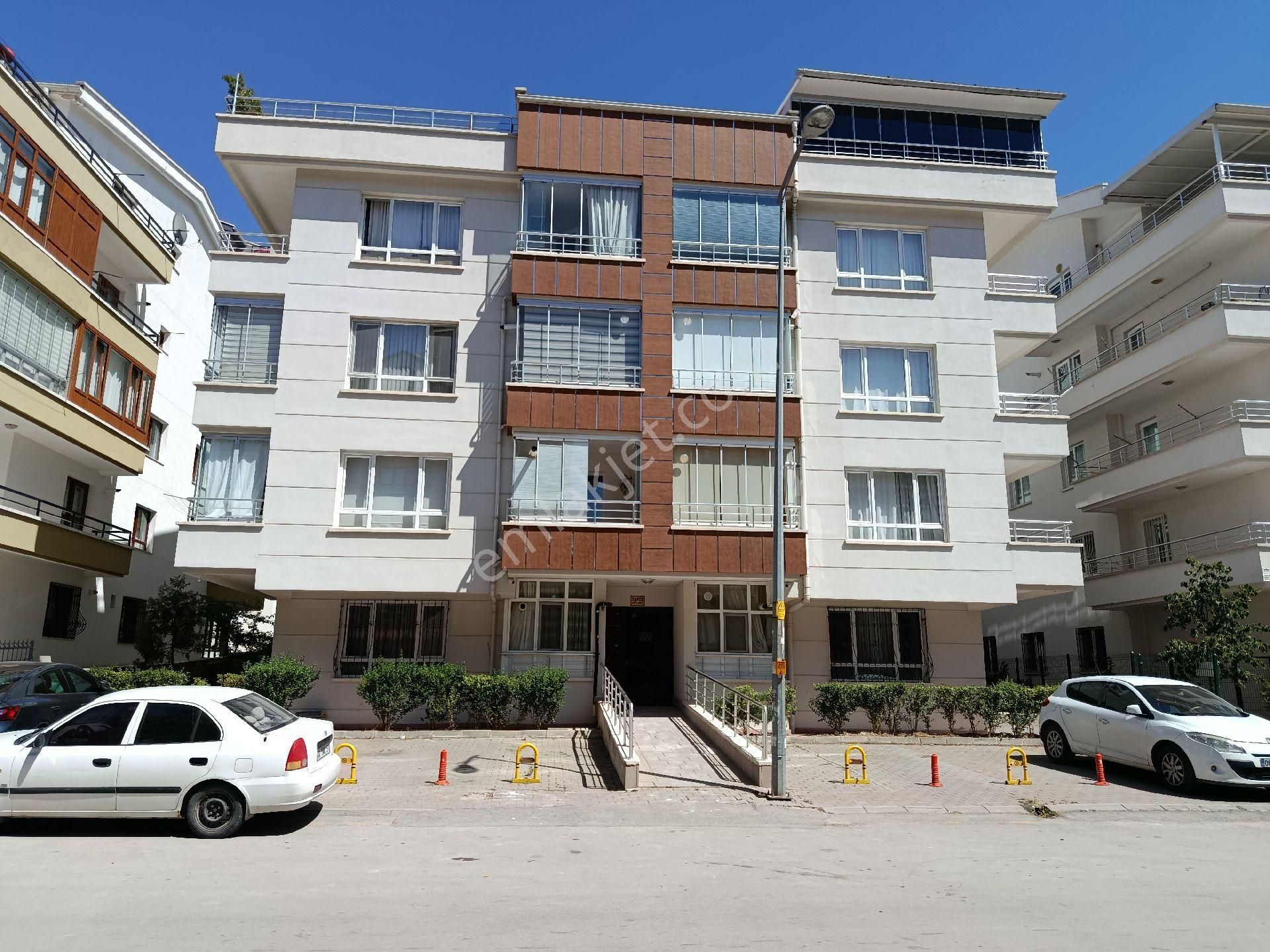 Pusulavega'dan Düz Giriş 2 Balkonlu Merkezi Konumda 3+1