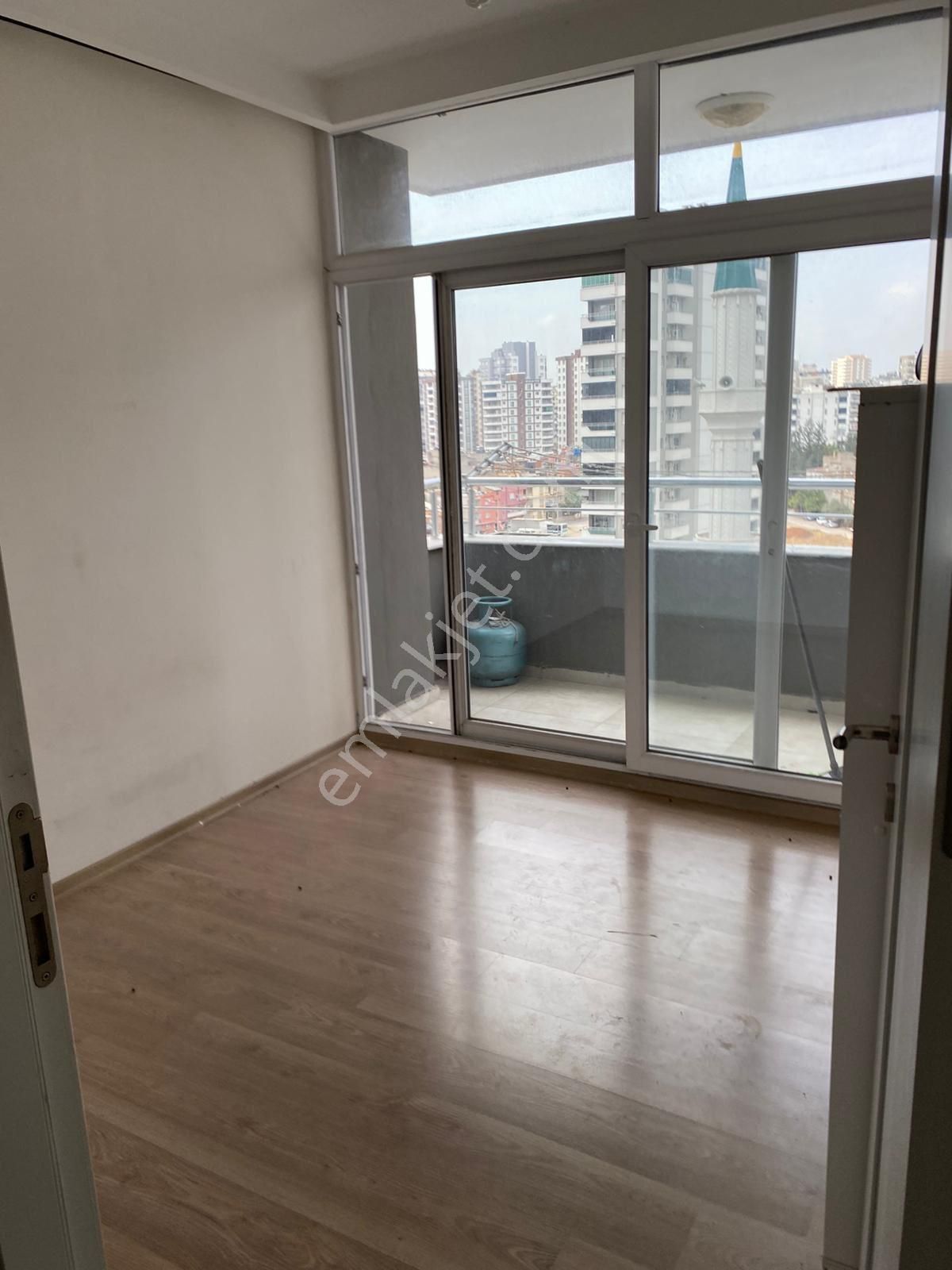 2+1 Ara Kat Merkezi Kombili Kiralık Daire