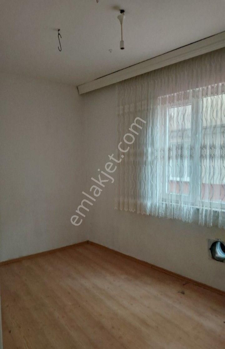 Osmangazi Fatih Mahalesı 3 Katlı Müstakil Bına 2+1 Dayreler 104)