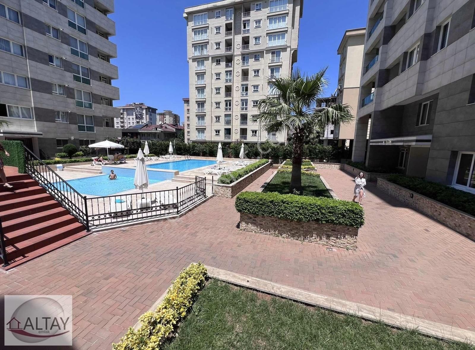 Küçükbakkalköy Aram Delüxe Sitede 3+1 7 Kat 125 M2 3 Balkonlu
