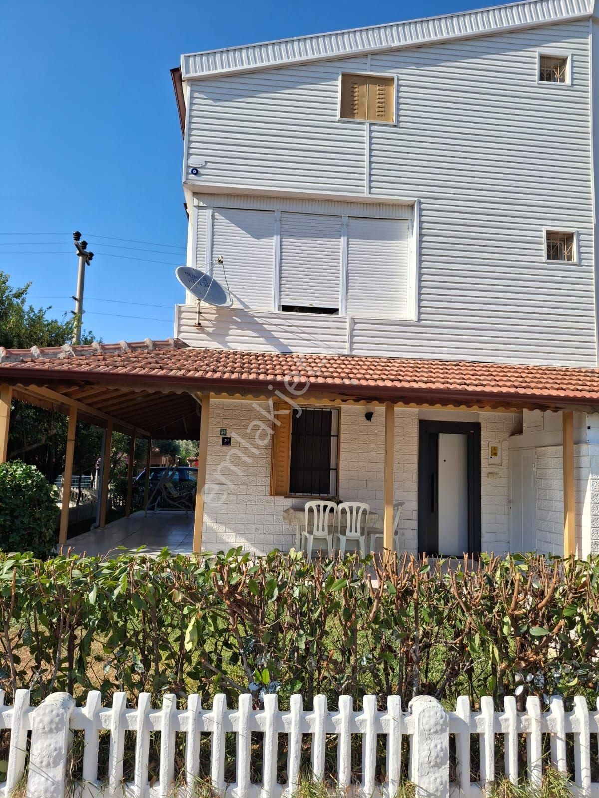 İlkyaz Emlak'tan Kuşadası Davutlar'da Sezonluk Kiralık Triplex Villa 3+1