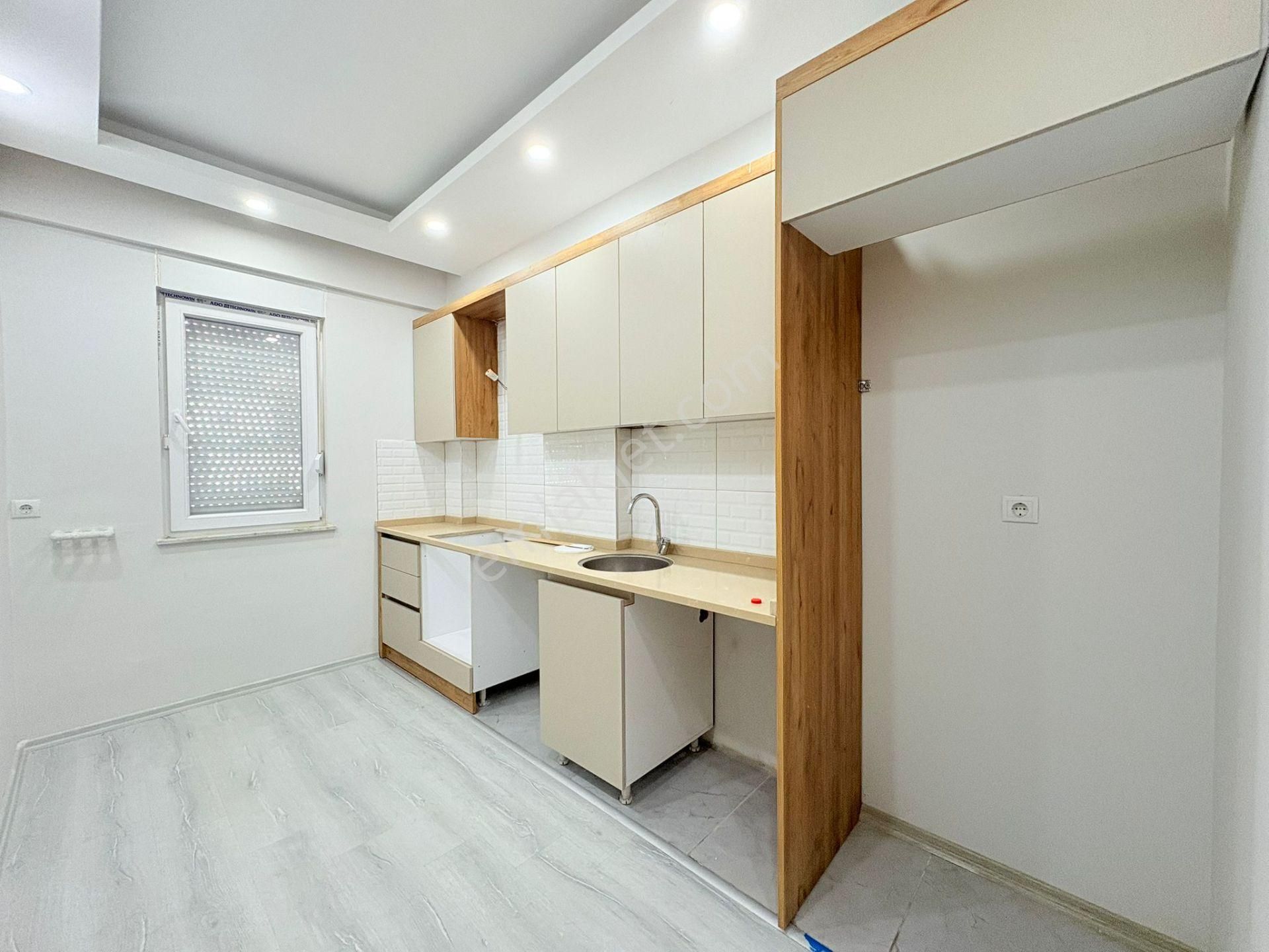 Merkezi Konumda Ayrı Mutfaklı 1+1 Yüksek Giriş