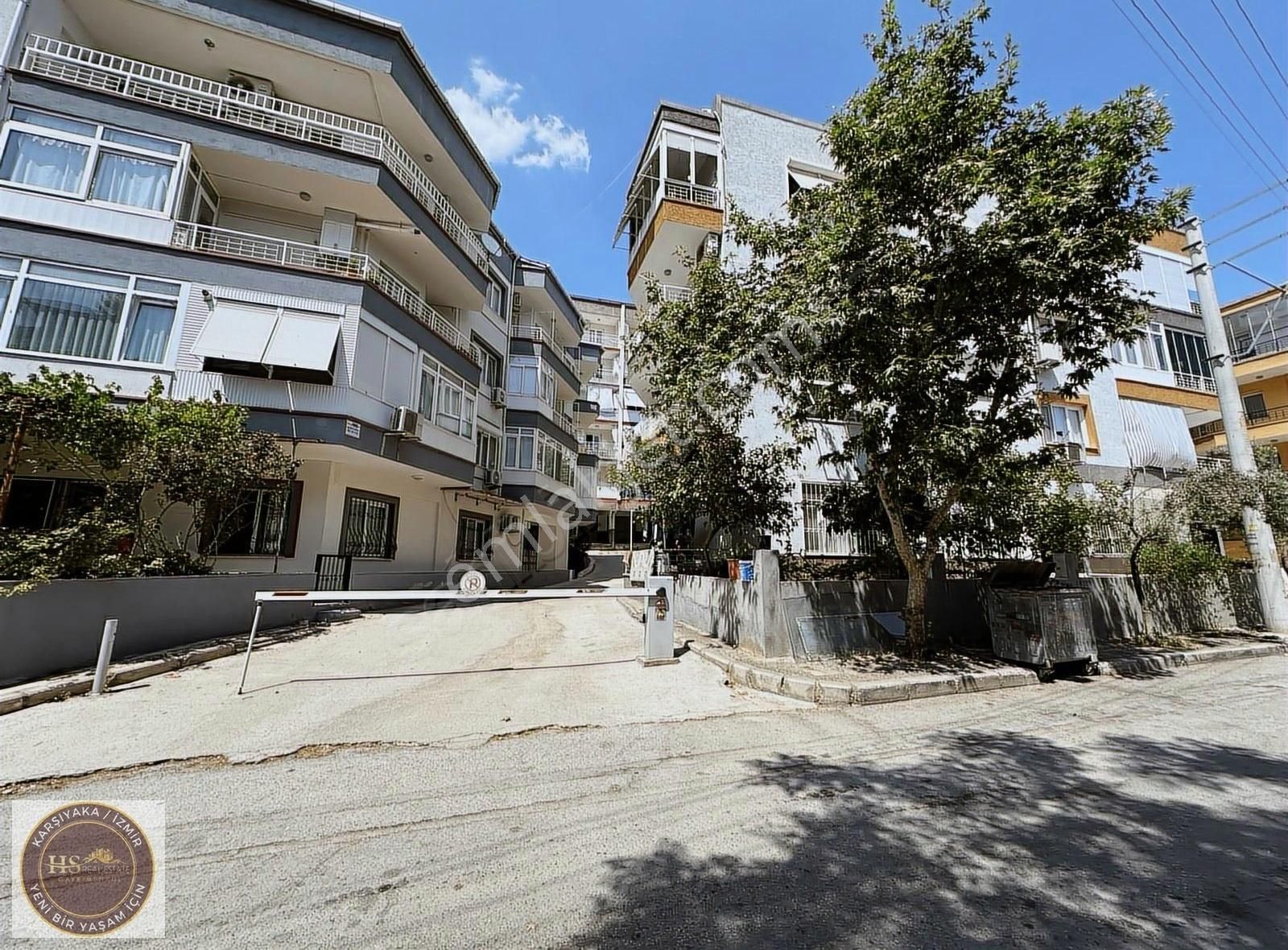 Hs'den Atatürk Mahalesinde Nezih Sitede Kiralık Büyük 3+1