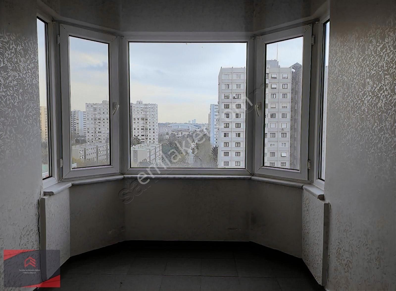 Ataköy 9.kısımda Mükemmel Konumda Tadilatlı 3+1 Satılık Daire