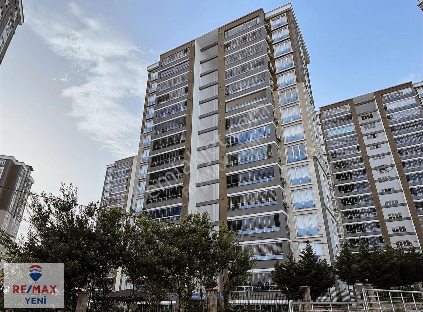 Yedikule Sitesinde Bakımlı Lüks 5+1 Satılık Daire