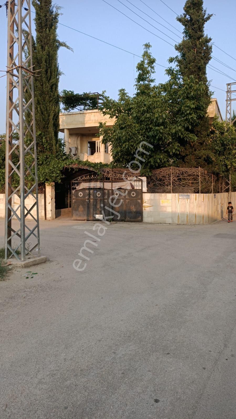 Akkapı Yeni Yerleşim Yeri Köşe Başı Bahçeli Geniş Oturum'lu Komple Satılık Müstakil Ev