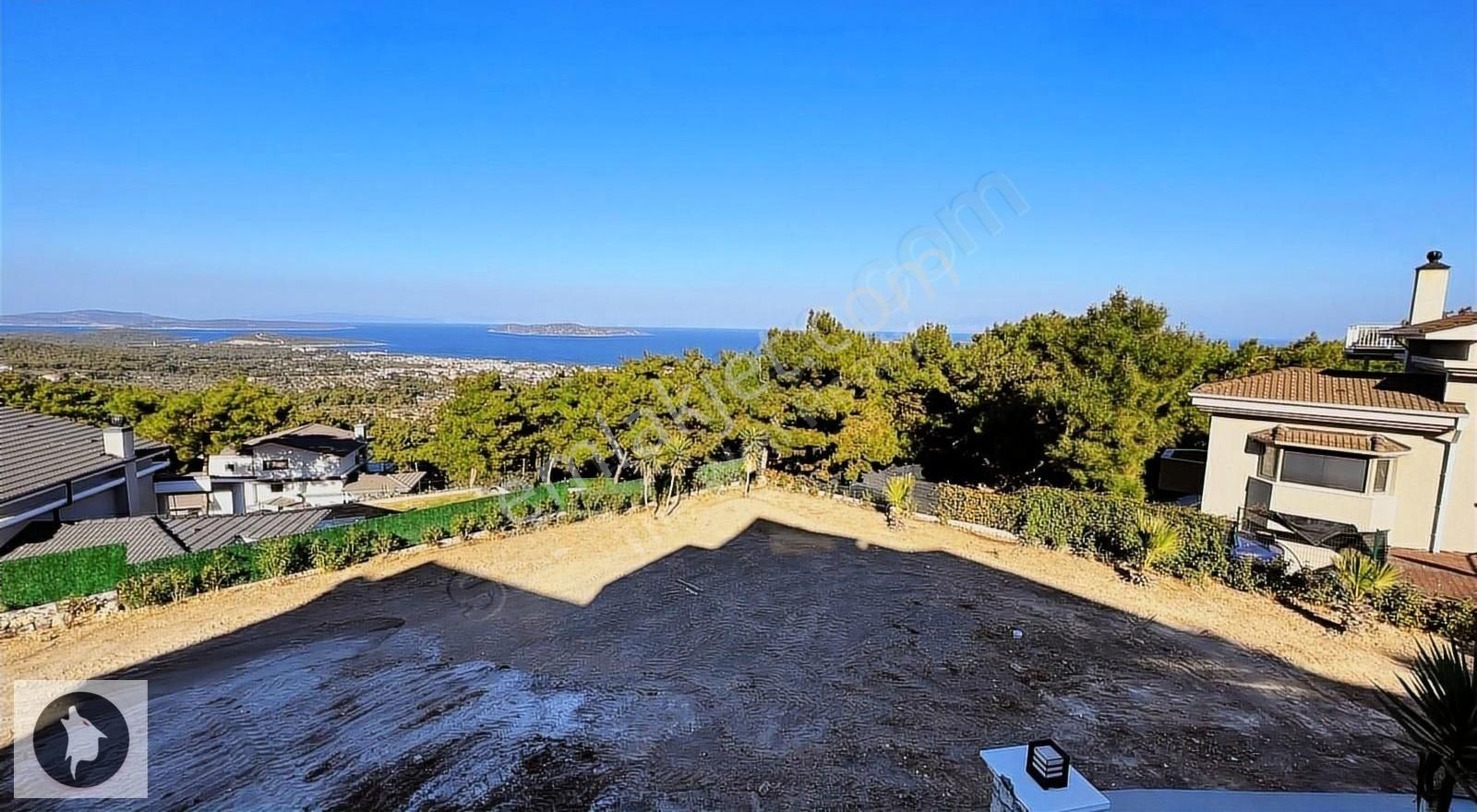 Urla Güvendik Deniz Ve Havuz Manzaralı Müstakil Satılık Villa