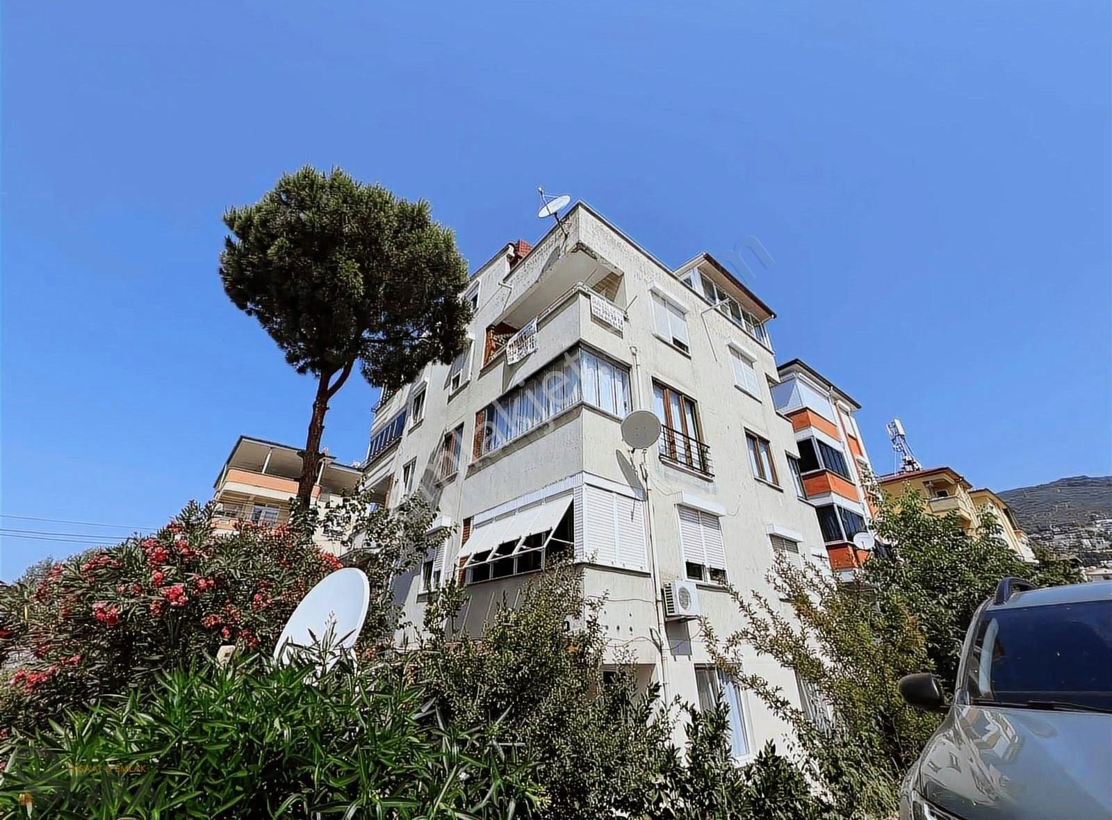 Boradan Altınoluk Merkezde Deniz Manzaralı Daire