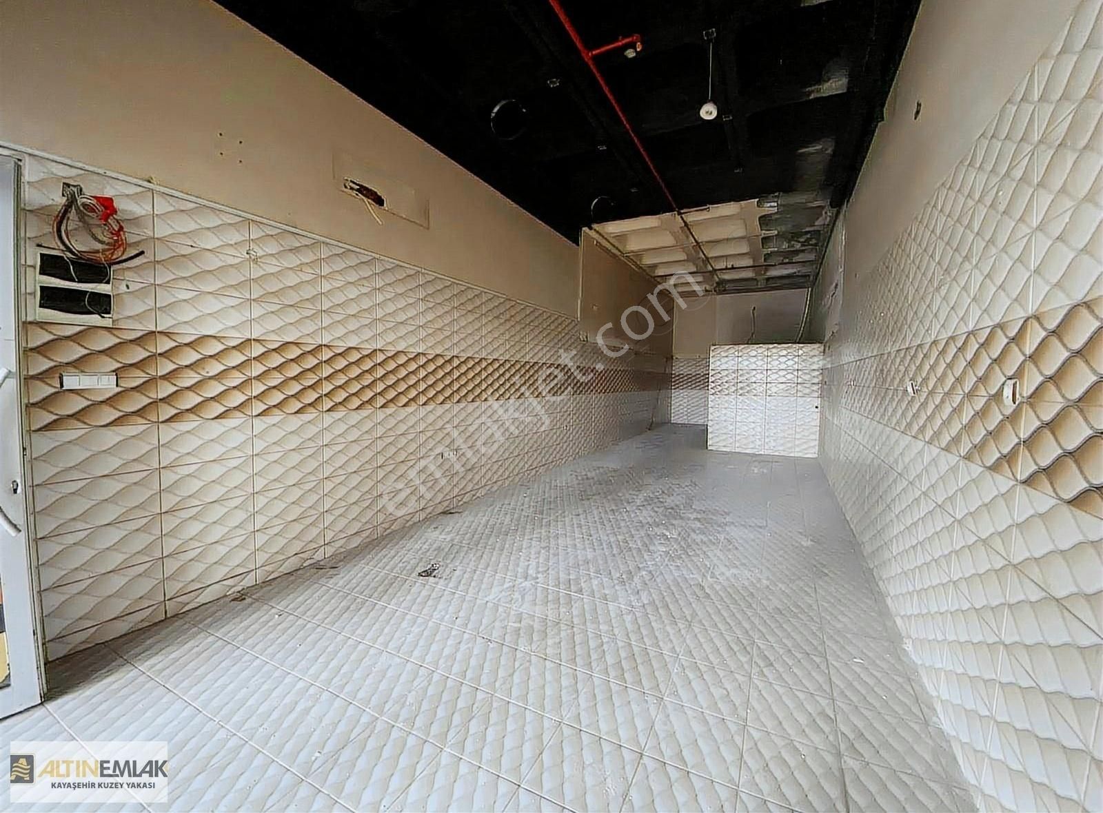 Park Mavera 1'de Ana Caddede Boş Satılık Üst Kat 88 M2 Dükkan