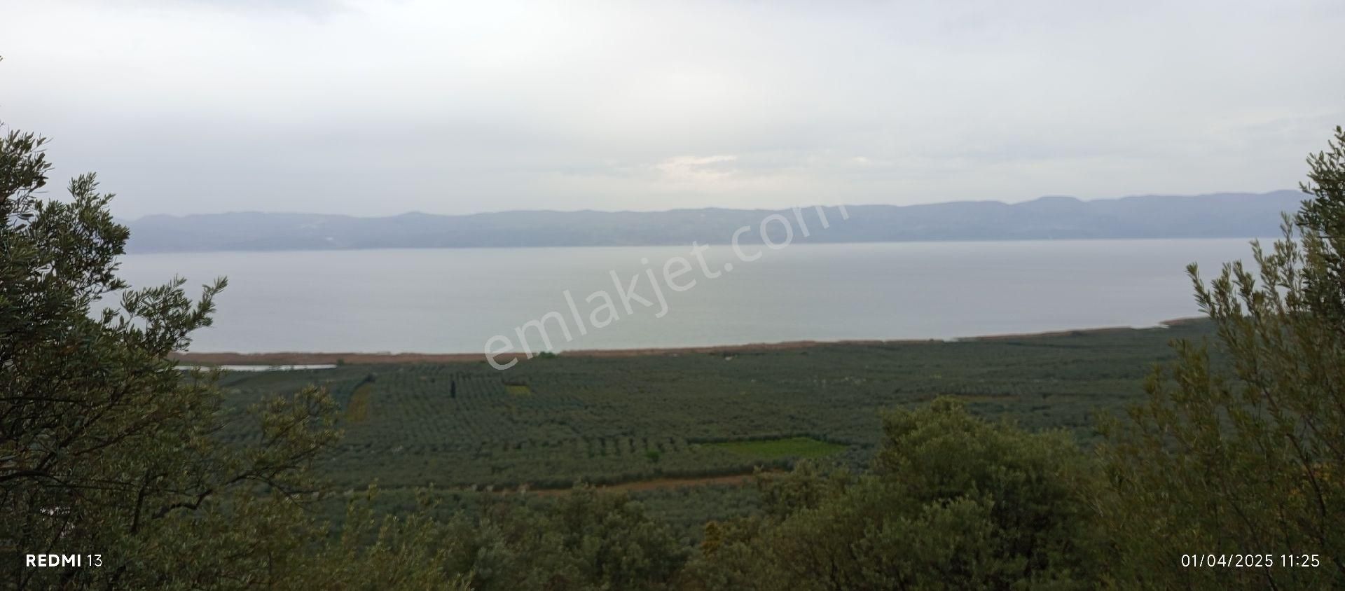 Göl Ayağınızın Altında