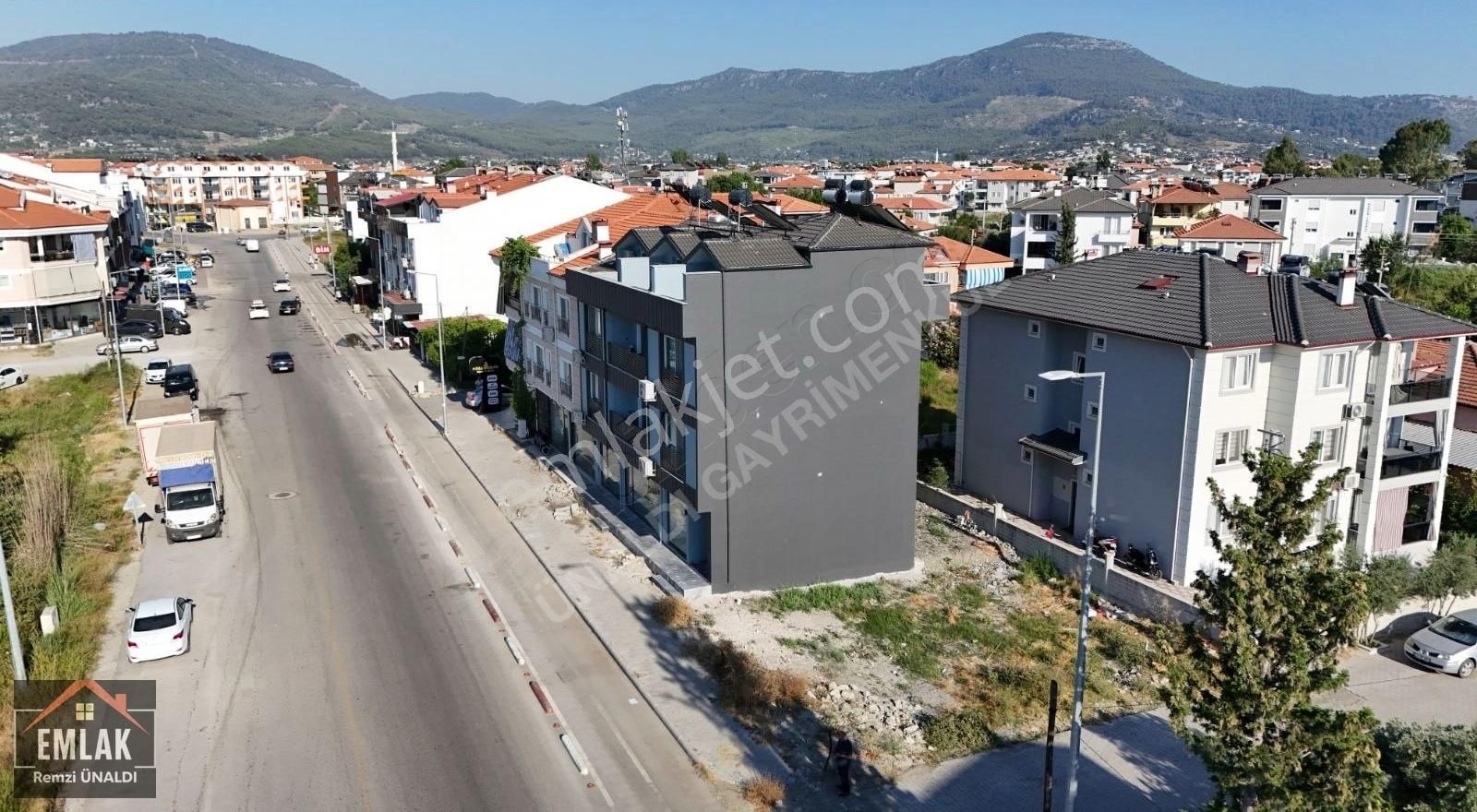 Acil Satılık Fiyatı Düştü Dalaman Hürriyet Mahallede Köşe Ticari Arsa - Görsel 2