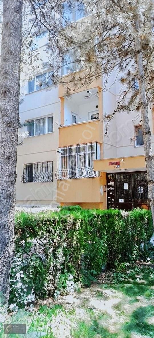 Ankara Etimesgut Eryaman Şehit Osman Avcı Mah 2+1 Eşyalı Daire
