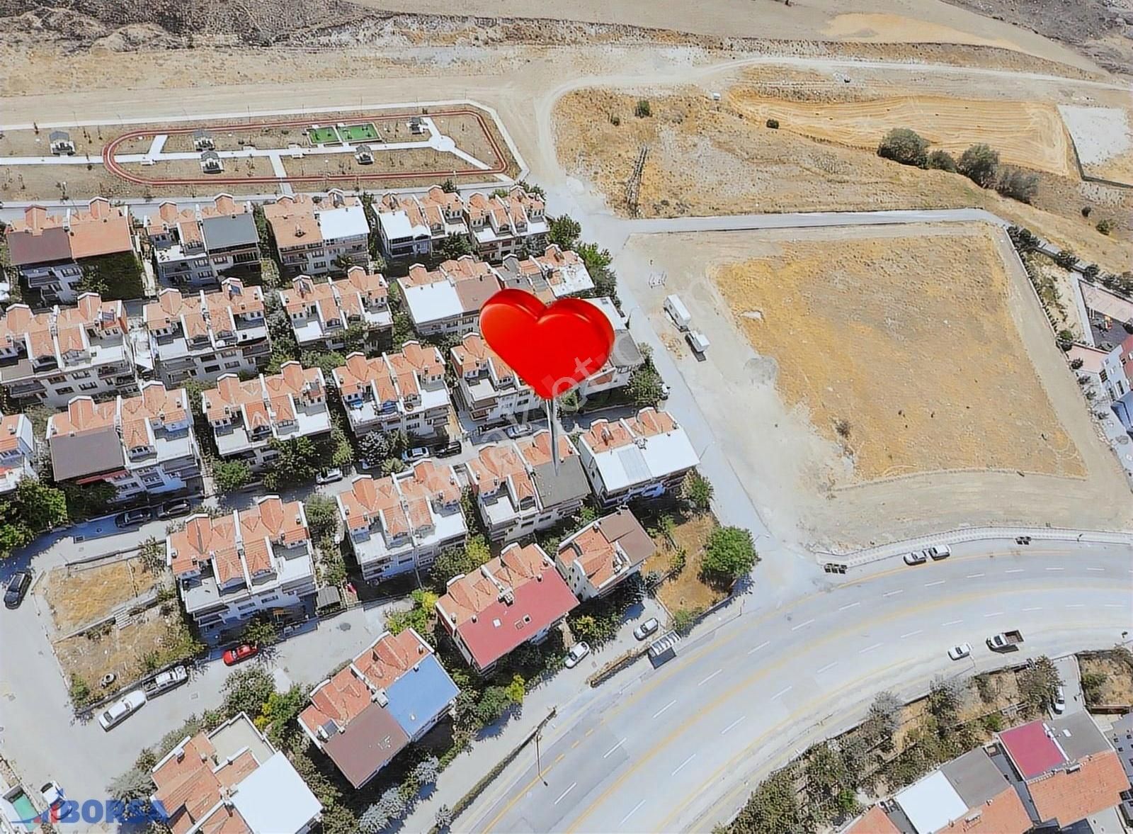 Kuzeyyıldızı Akıncılarbirlik Sitesi Konforlu Bahçeli 4+1 Villa