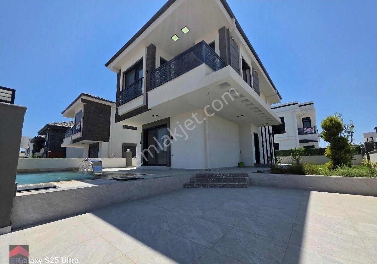 Didim Çamlık Mahallesi'nde Satılık Tam Müstakil Villa