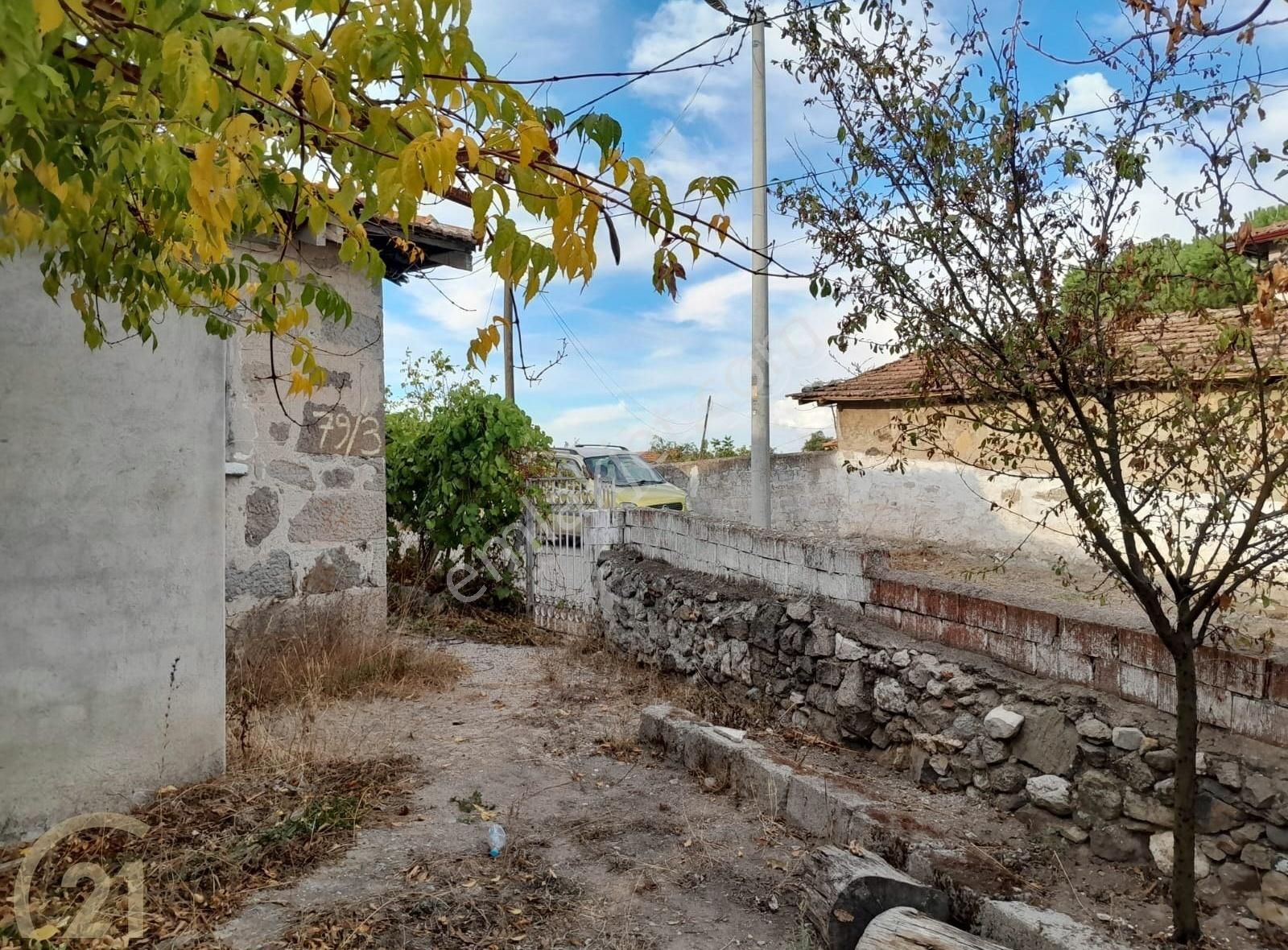 C21 Loca'dan Satılık Doğayla İçiçe Taş Ev