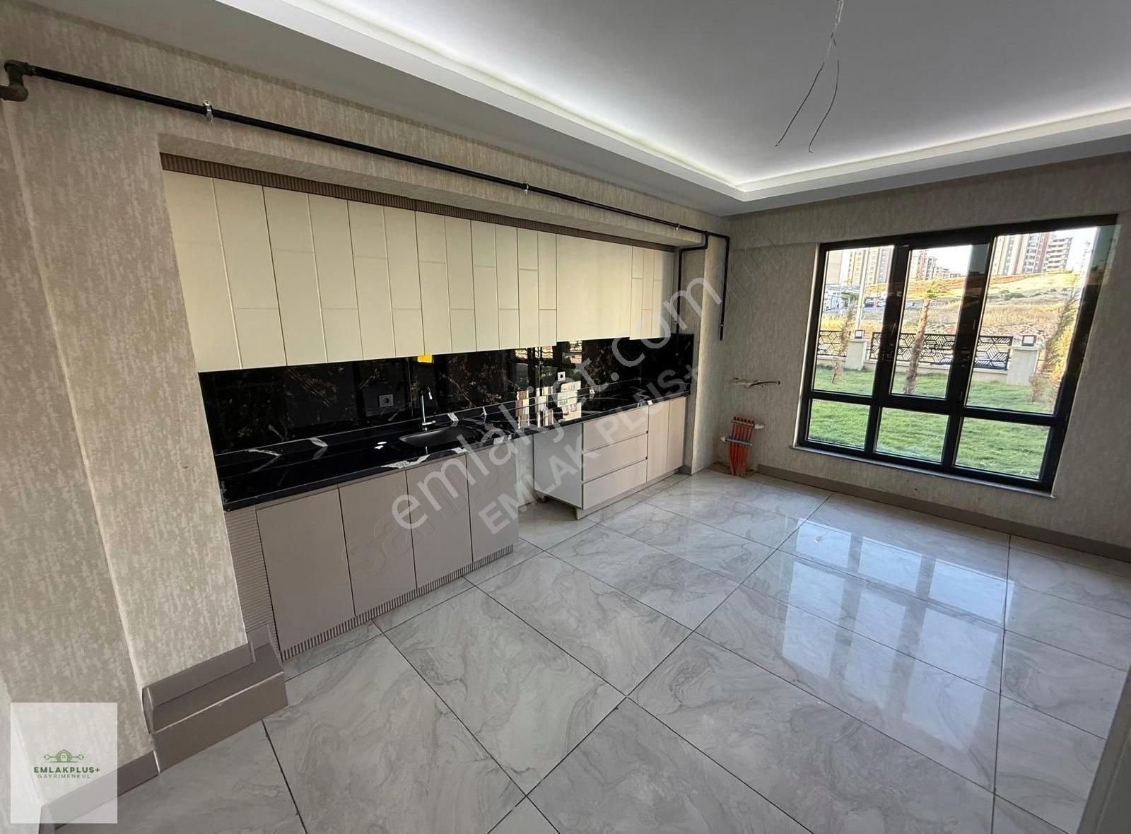Fıstıklık Ta Ultra Lüx Ebeveyn Banyolu 2+1 Giriş Kat Daire