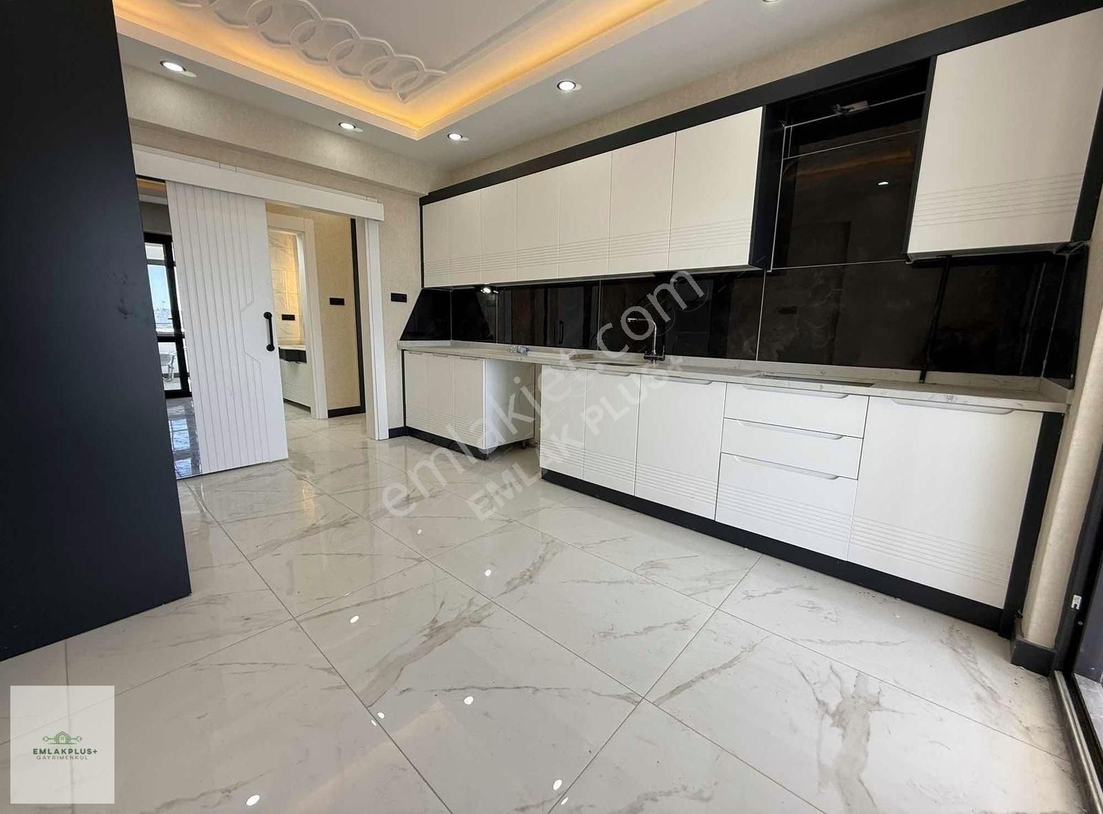 Emlak Plus+'tan Yemek Odalı Ultra Lüks 3.5+1 Daireler
