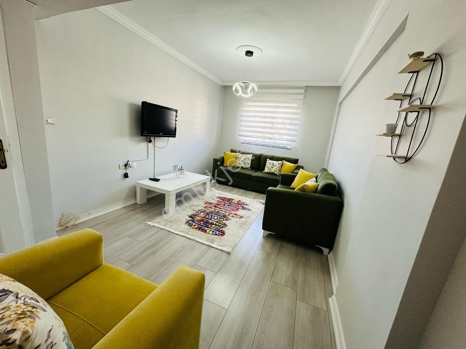 Emlak Danışmanım'dan Merkeze Yakın Full Yapılı Eşyalı 1+1 Kiralık Daire