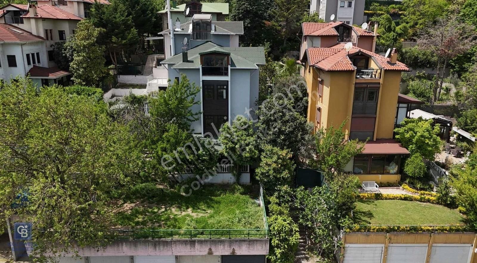 Bahçeşehir Bademde Kiralık Geniş Bahçeli 4+2 Köşe Villa