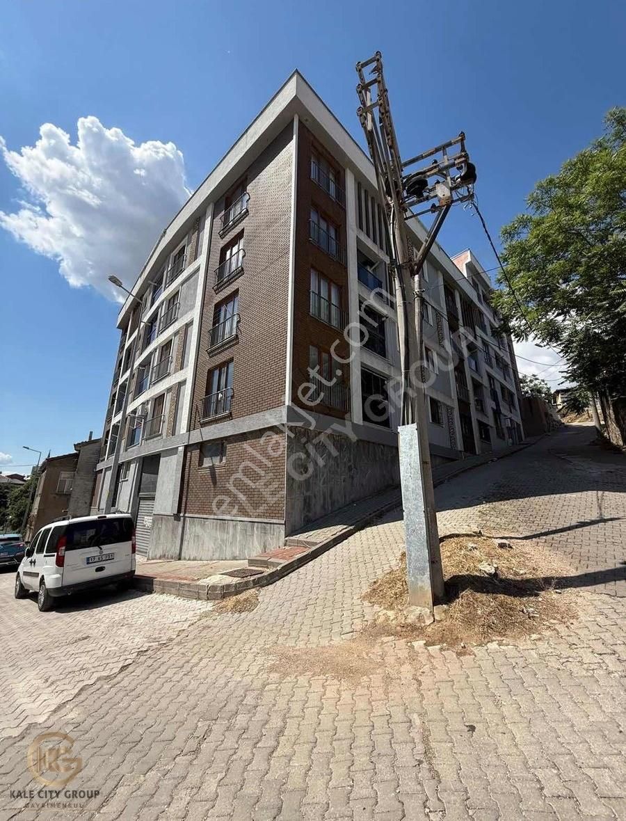 Biga Hükümet Meydanı Arkası Ara Kat Satılık 2+1 Daire 100 M2