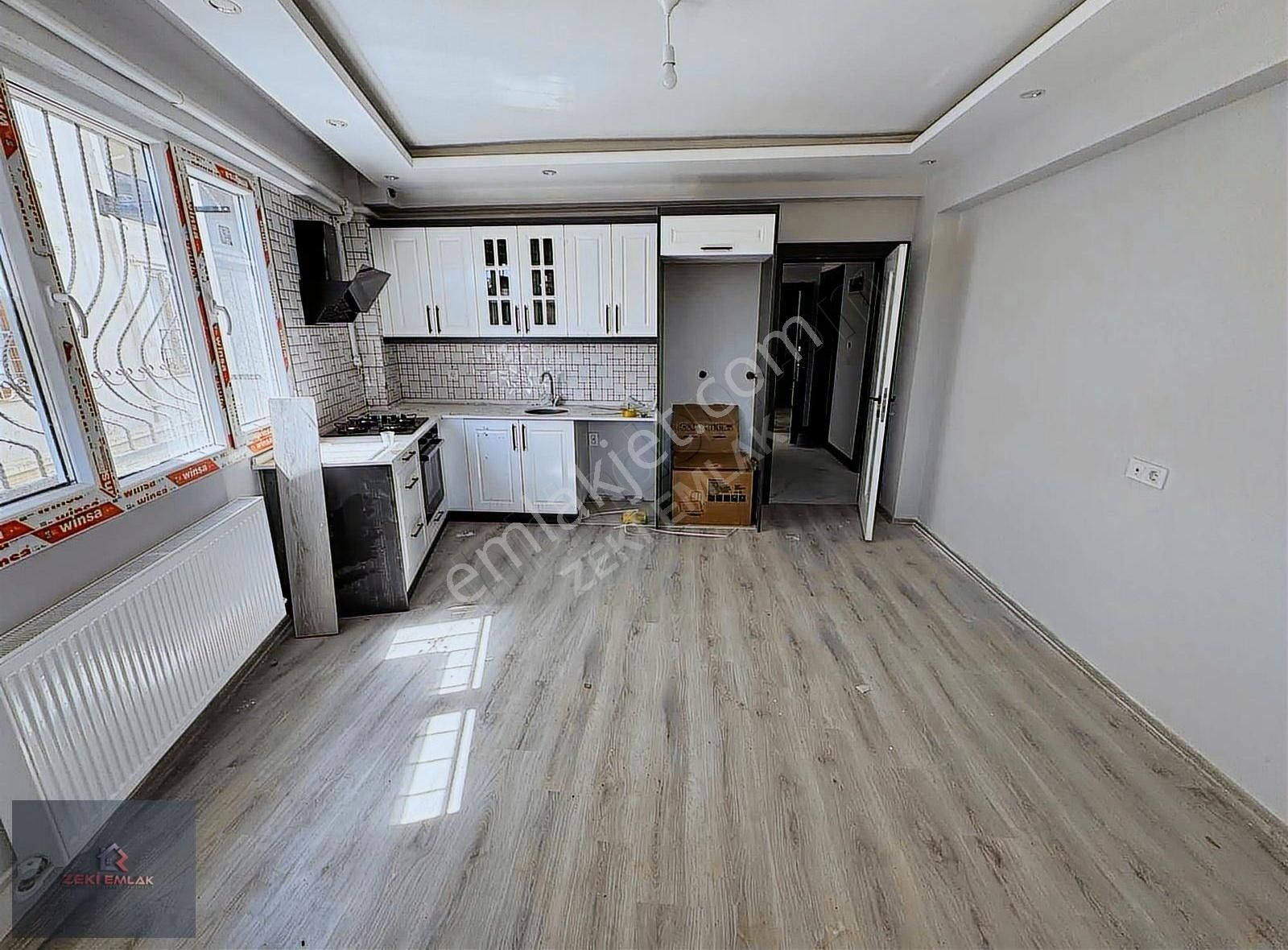 Zeki Emlak'tan Muradiye Pazaryeri Civarı Kiralık 2+1 Sıfır Daire