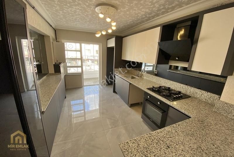 Mir'den Esertepe Ana Caddede Ultralux Yapılı 3+1 Köşe Daire