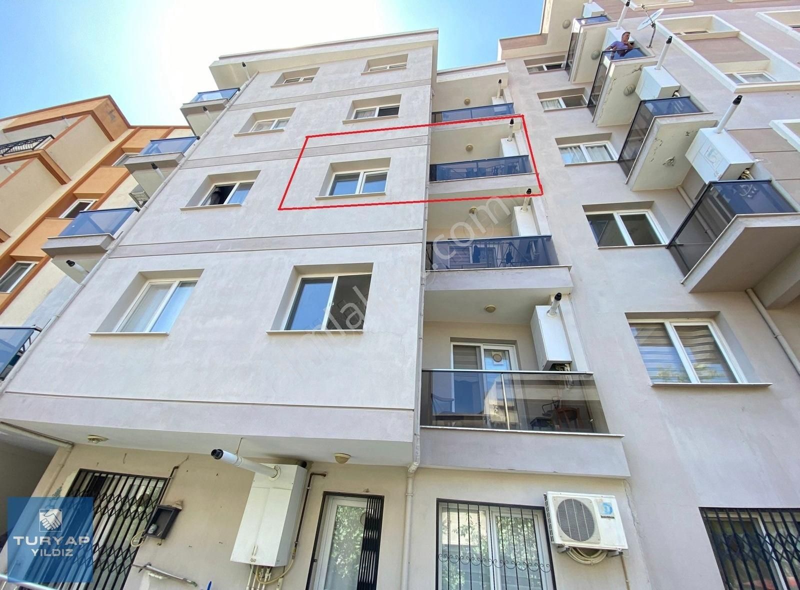 Buca Atatürk Mah 2+1 Asansörlü Kiracılı Balkonlu D'gazlı Eşyalı